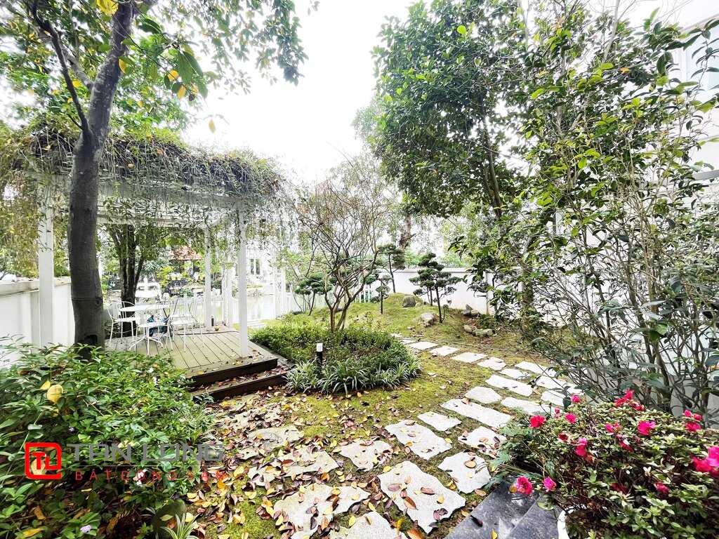 Beautiful Garden Property for rent in Vinhomes Riverside 18