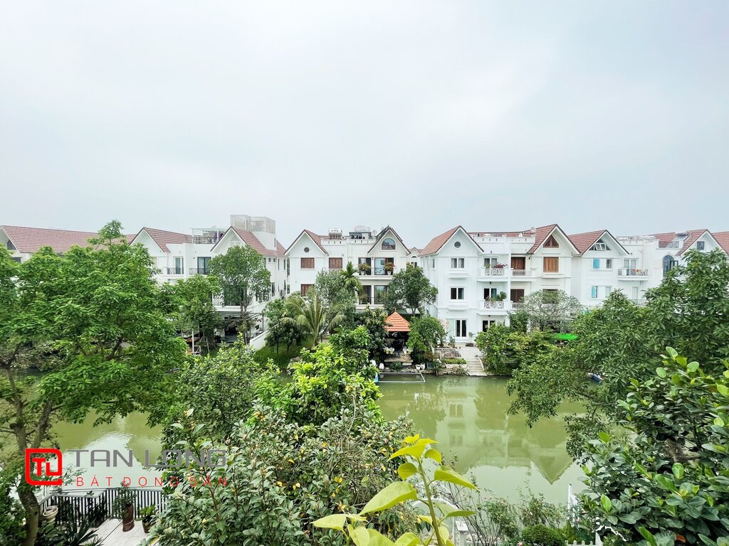 Beautiful Garden Property for rent in Vinhomes Riverside 19