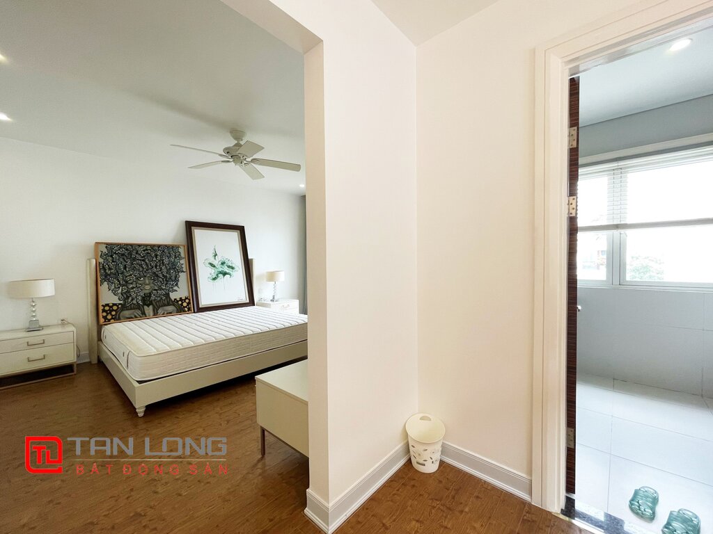 Beautiful Garden Property for rent in Vinhomes Riverside 9