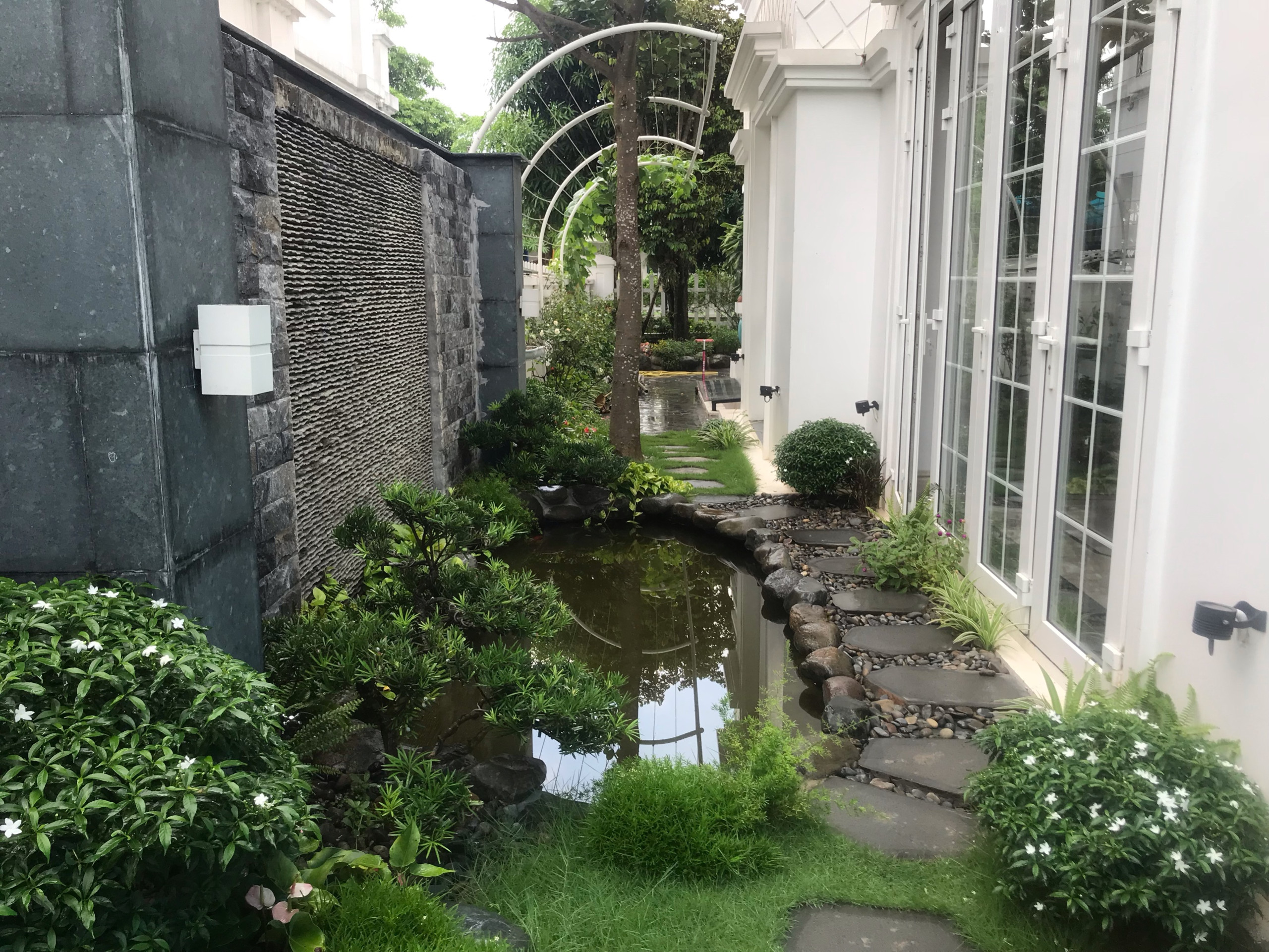 Beautiful house for rent in Vinhomes Riverside - Lake View Elevator 4 Bed 17
