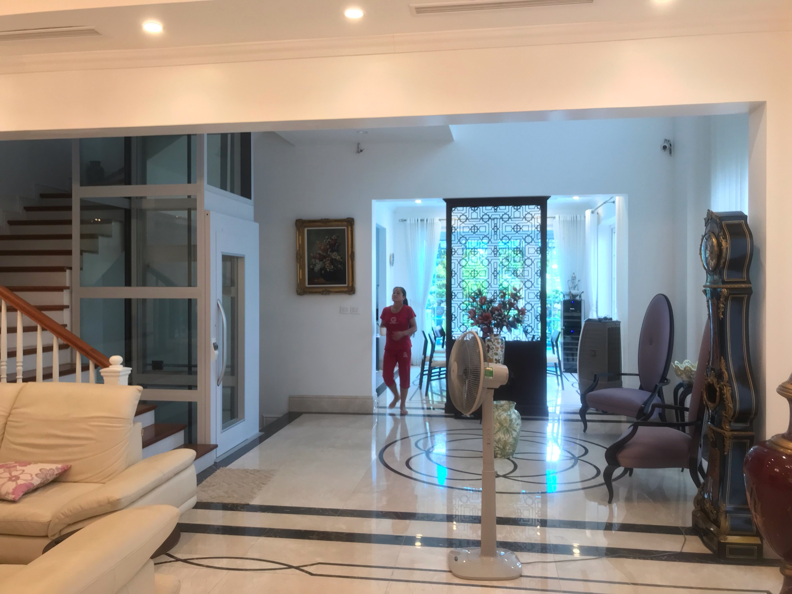 Beautiful house for rent in Vinhomes Riverside - Lake View Elevator 4 Bed 2