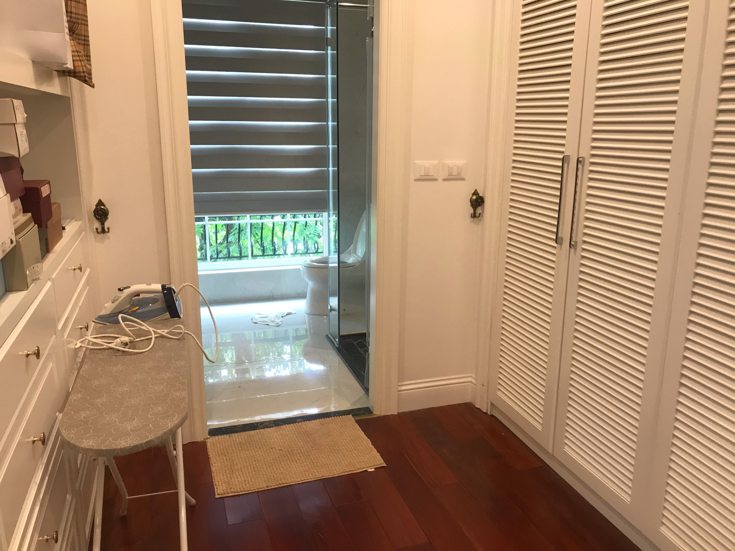 Beautiful house for rent in Vinhomes Riverside - Lake View Elevator 4 Bed 8