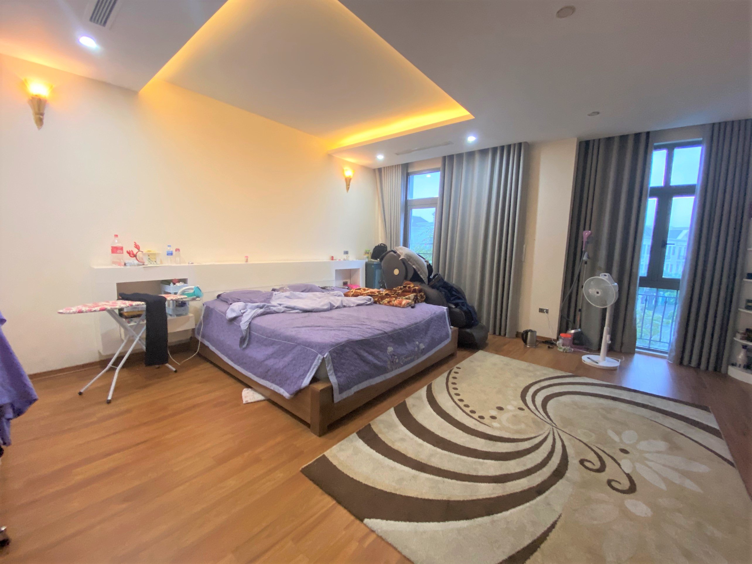 Cho thuê Biệt thự Song lập 4 phòng ngủ có thang máy tại Vinhomes The Harmony 7