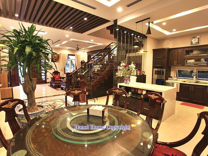 Classic style villa in Vinhomes Riverside for rent 1