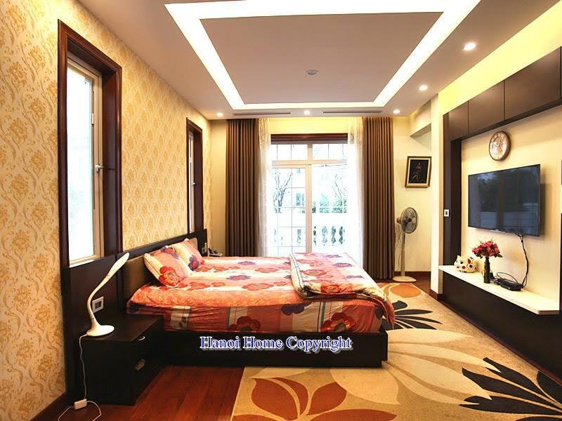 Classic style villa in Vinhomes Riverside for rent 13
