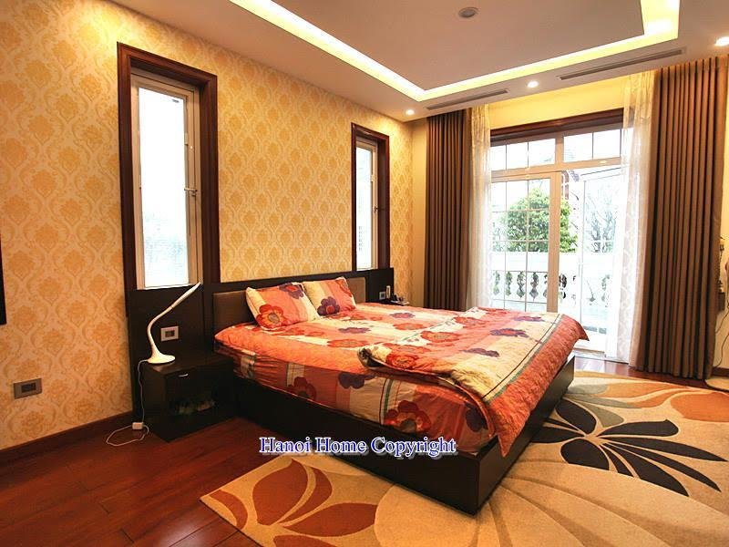 Classic style villa in Vinhomes Riverside for rent 5