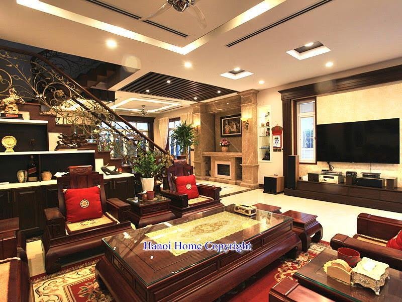Classic style villa in Vinhomes Riverside for rent 8
