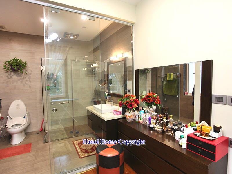 Classic style villa in Vinhomes Riverside for rent 9
