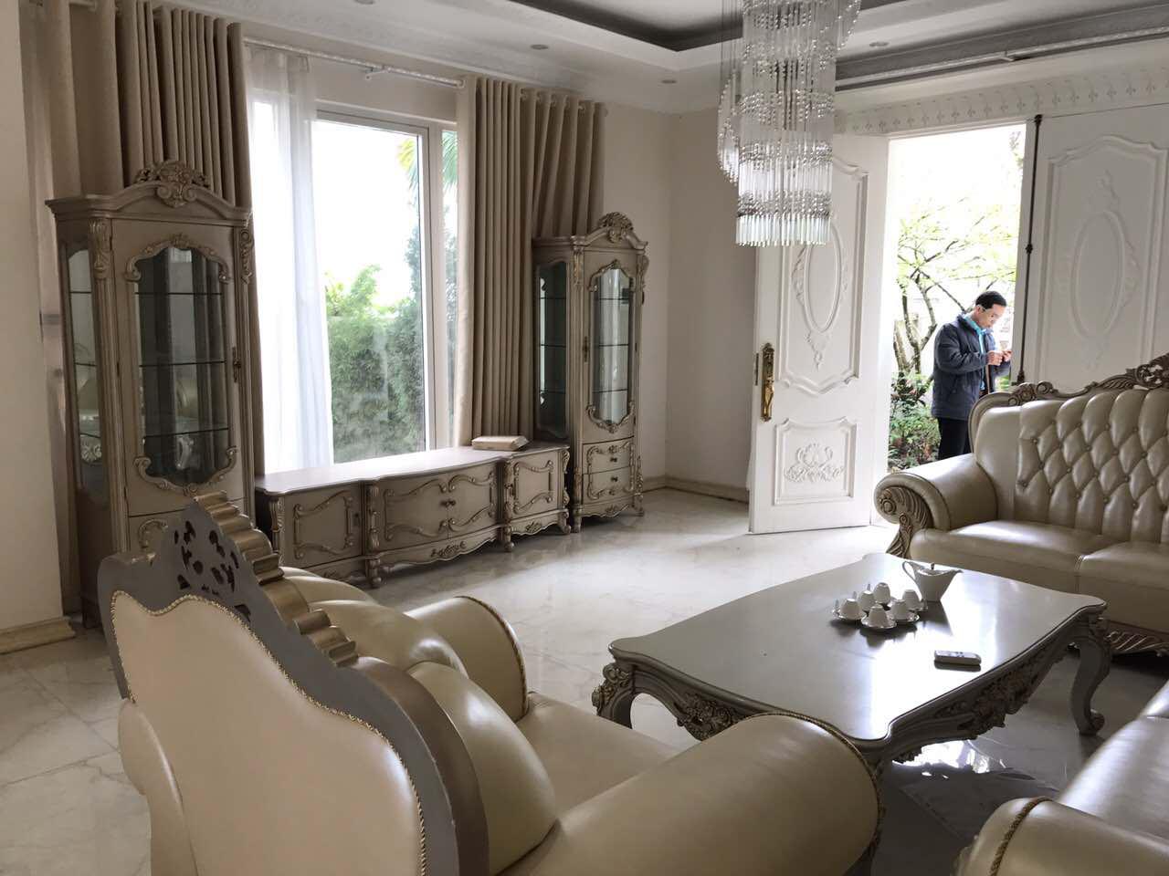 Classical detached Villa for rent at Vinhomes Riverside, Long Bien, Ha Noi 1