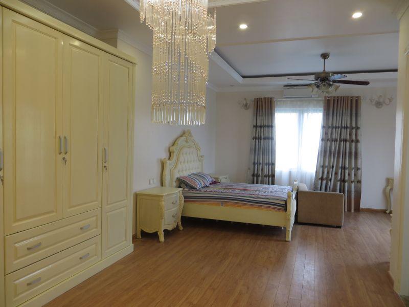 Classical detached Villa for rent at Vinhomes Riverside, Long Bien, Ha Noi 10