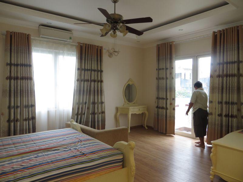 Classical detached Villa for rent at Vinhomes Riverside, Long Bien, Ha Noi 11