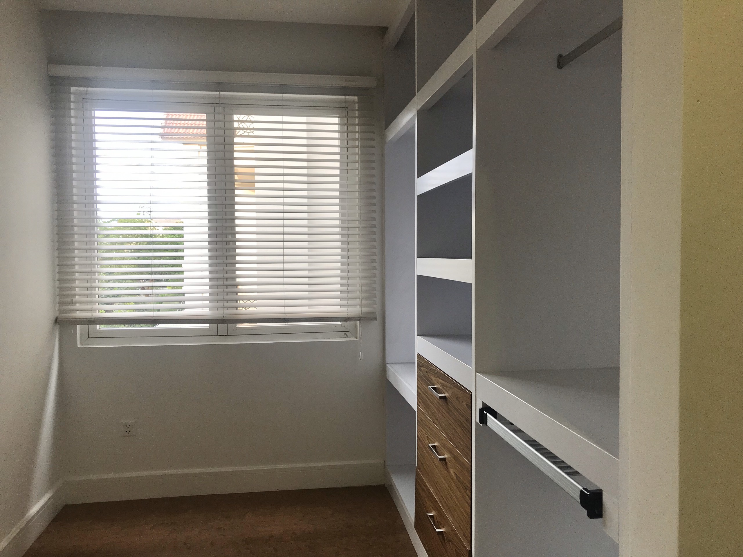 Comodious villas for rent in Hoa Sua 10 - Vinhomes Riverside 10