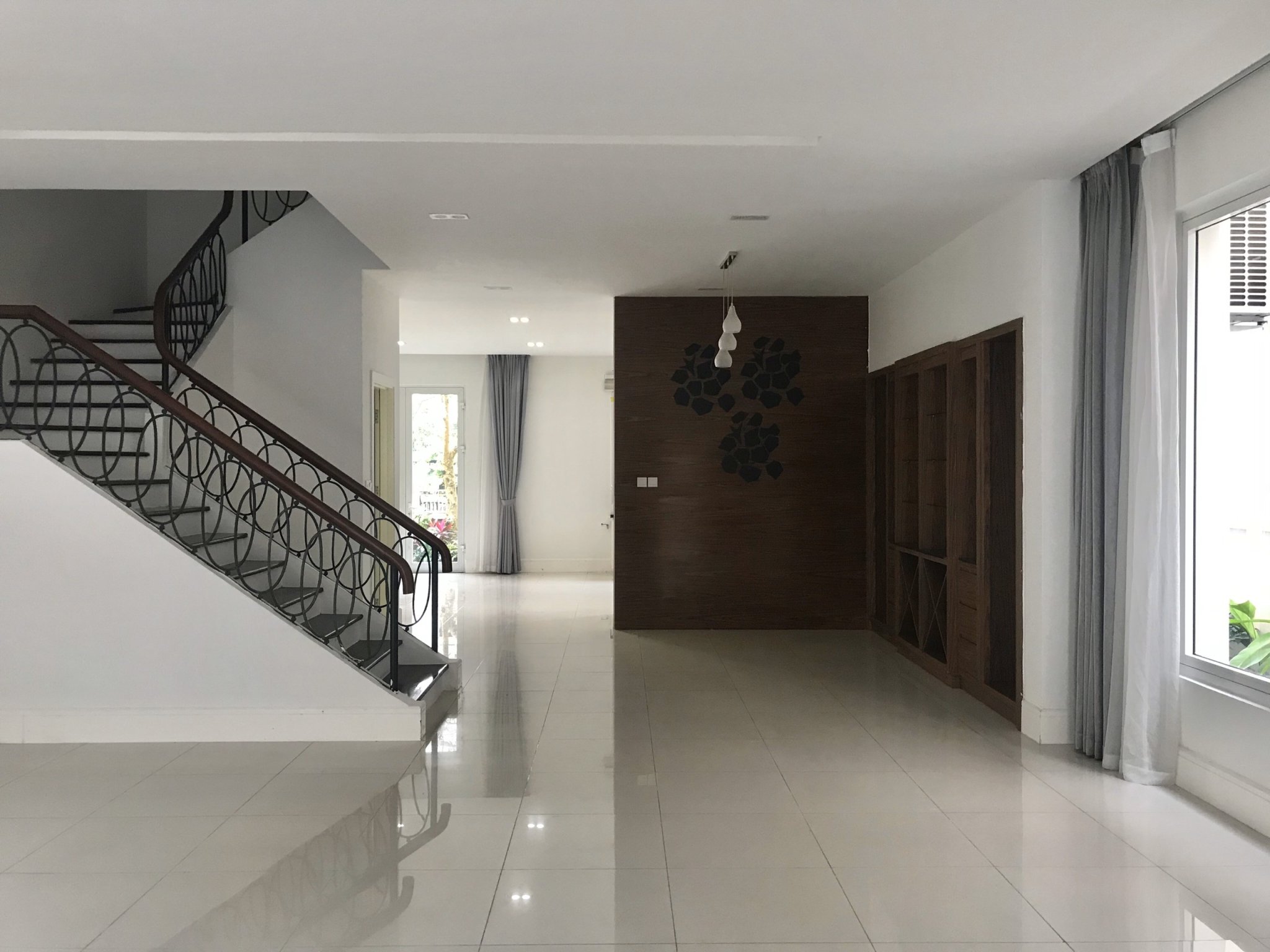 Comodious villas for rent in Hoa Sua 10 - Vinhomes Riverside 14