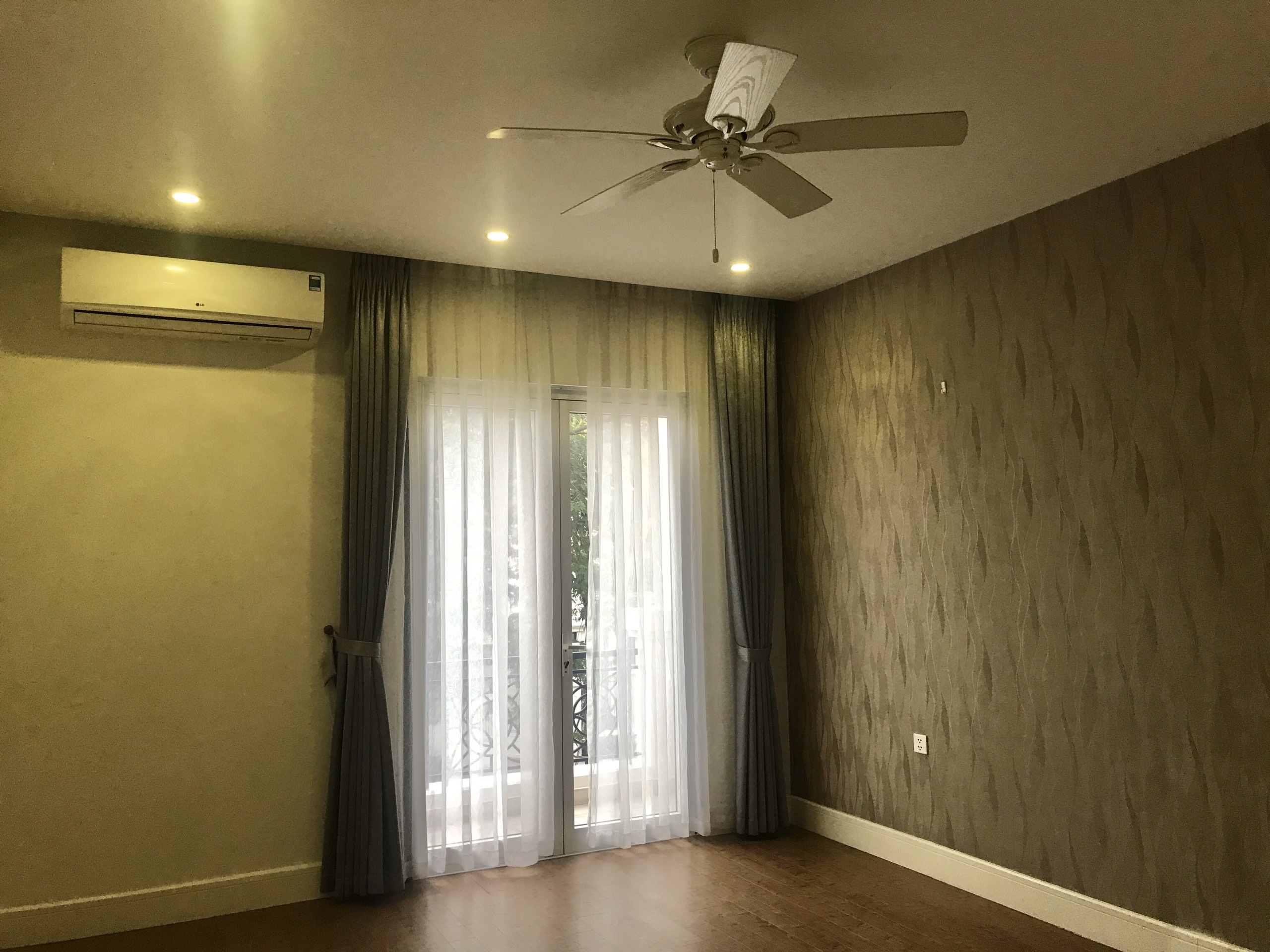 Comodious villas for rent in Hoa Sua 10 - Vinhomes Riverside 16