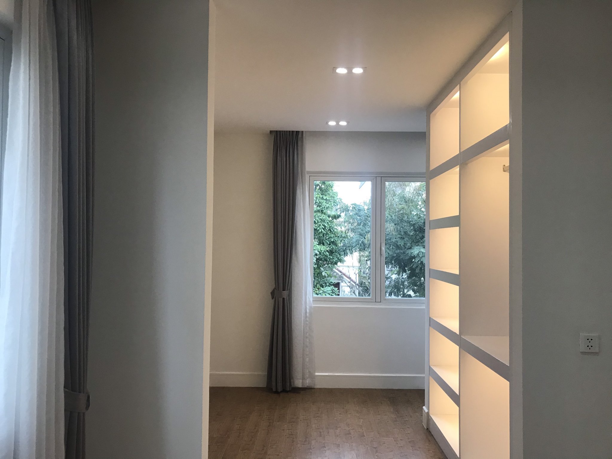 Comodious villas for rent in Hoa Sua 10 - Vinhomes Riverside 22