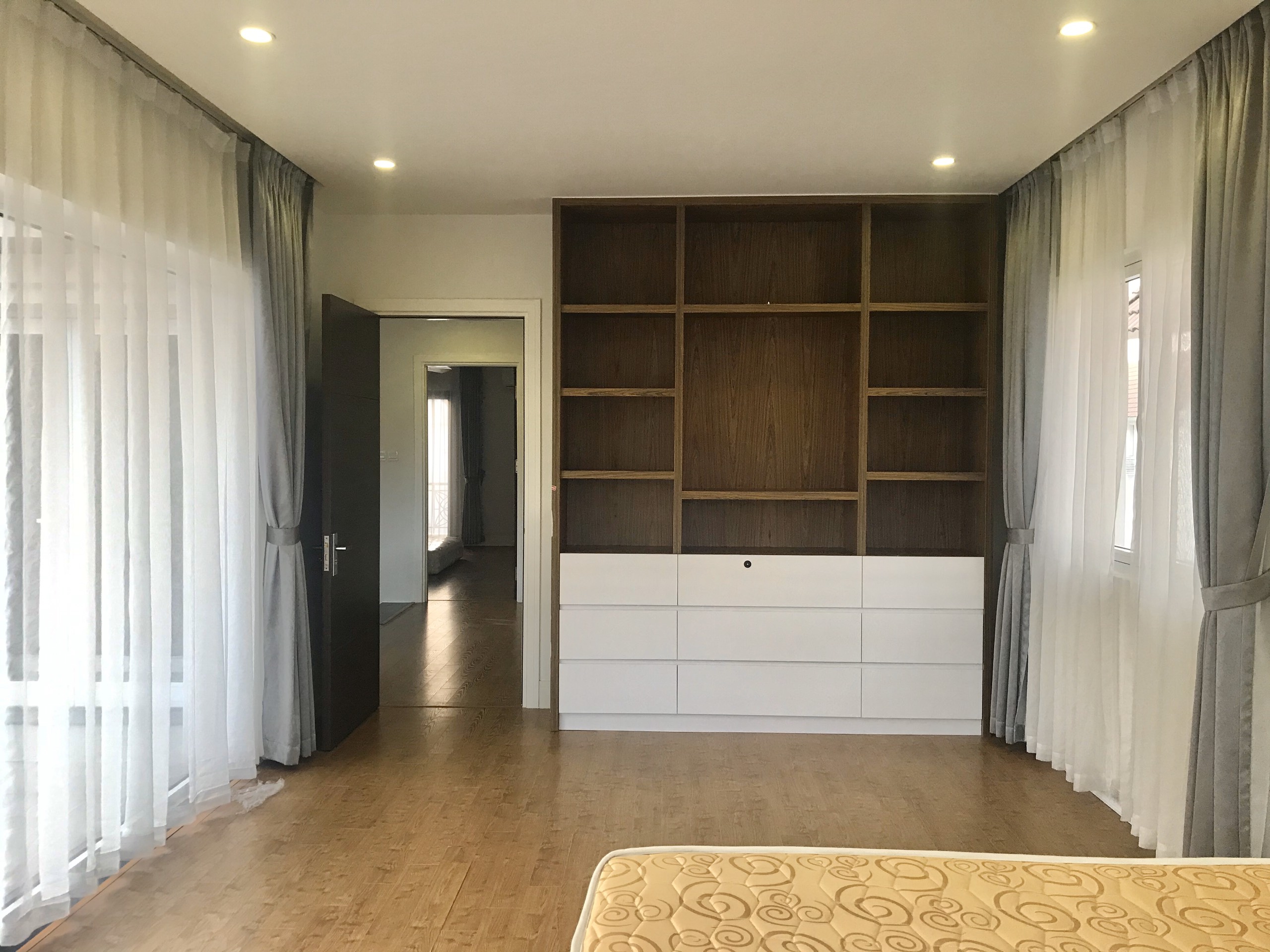 Comodious villas for rent in Hoa Sua 10 - Vinhomes Riverside 9