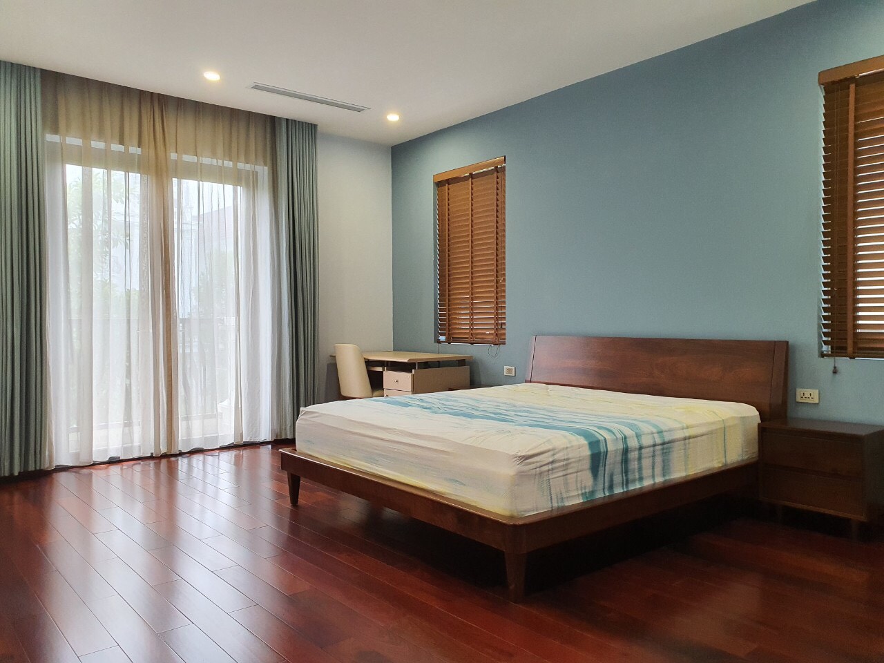 Detached Villa for rent with Elevator and Large basement - BIS, Golf Course nearby 8