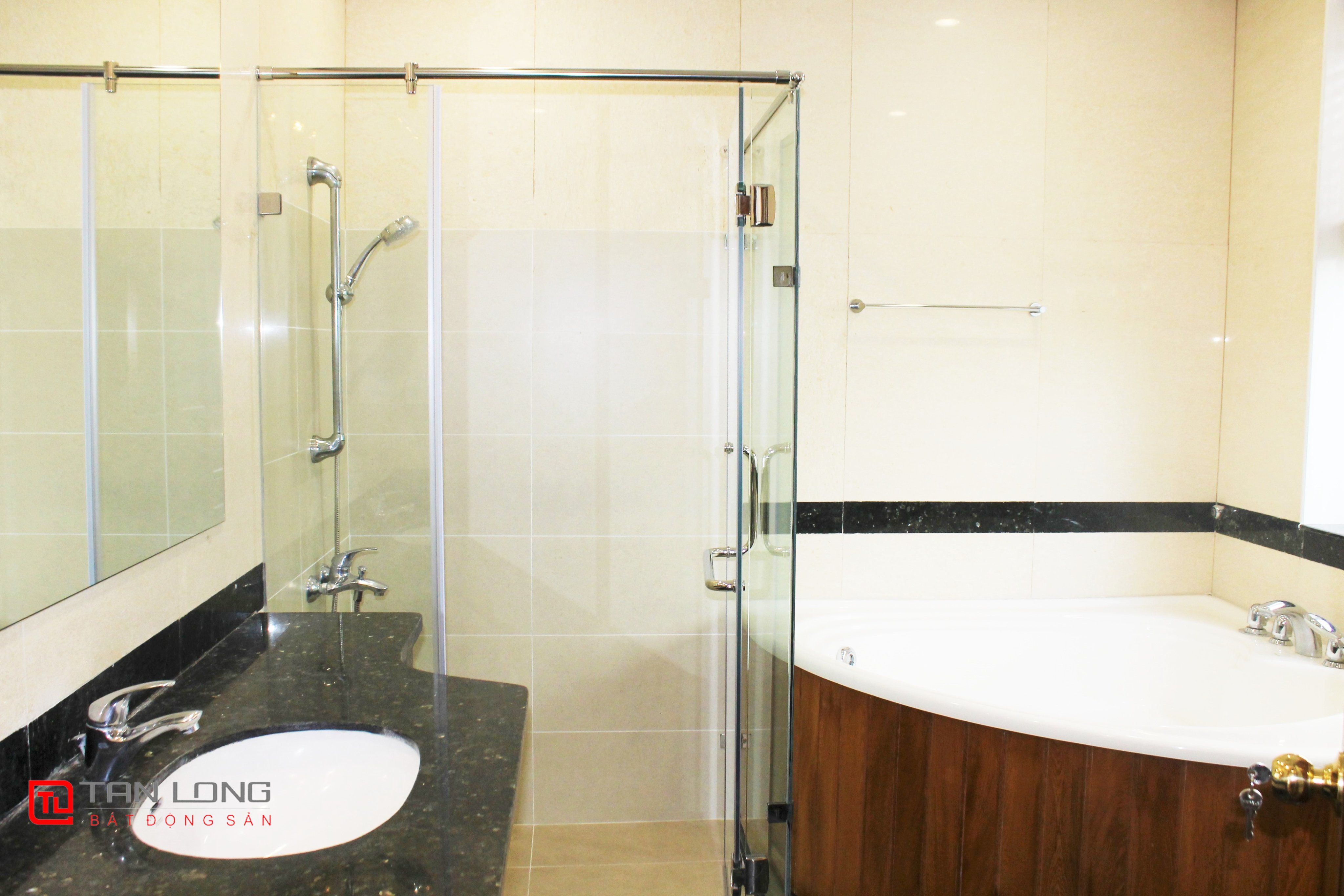 Duplex Villa for rent 225sqm in Vinhomes Riverside 5
