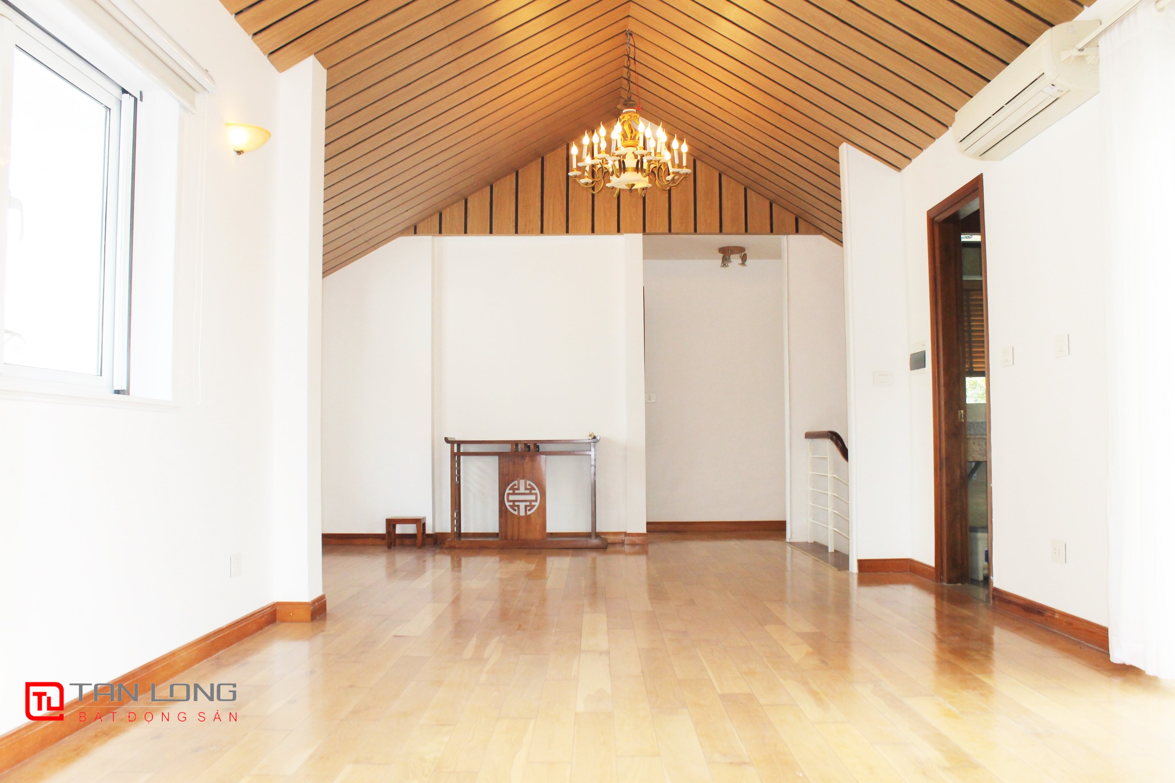 Duplex Villa for rent 225sqm in Vinhomes Riverside 8