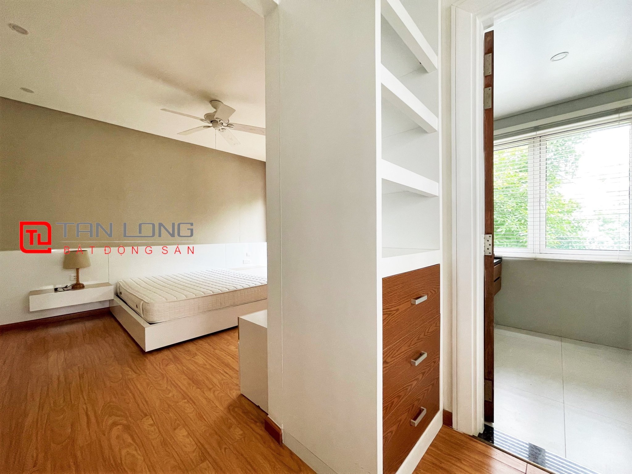 Duplex Villa for rent 280m2 near Vincom Shopping Center at Vinhomes Riverside 15