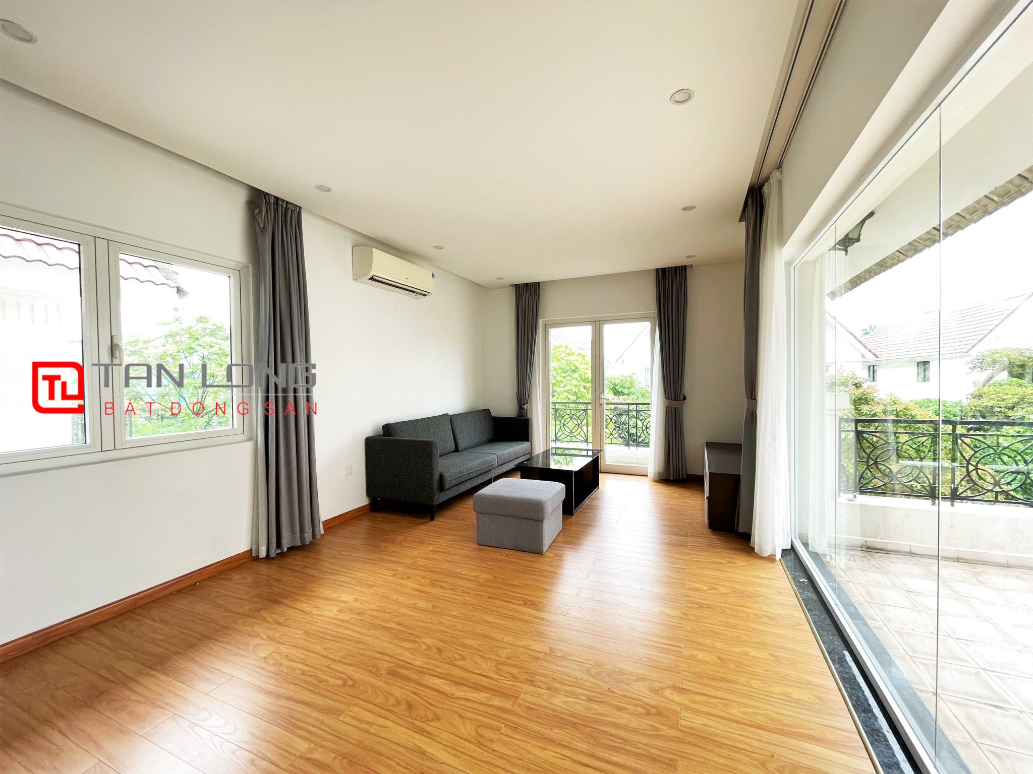 Duplex Villa for rent 280m2 near Vincom Shopping Center at Vinhomes Riverside 19