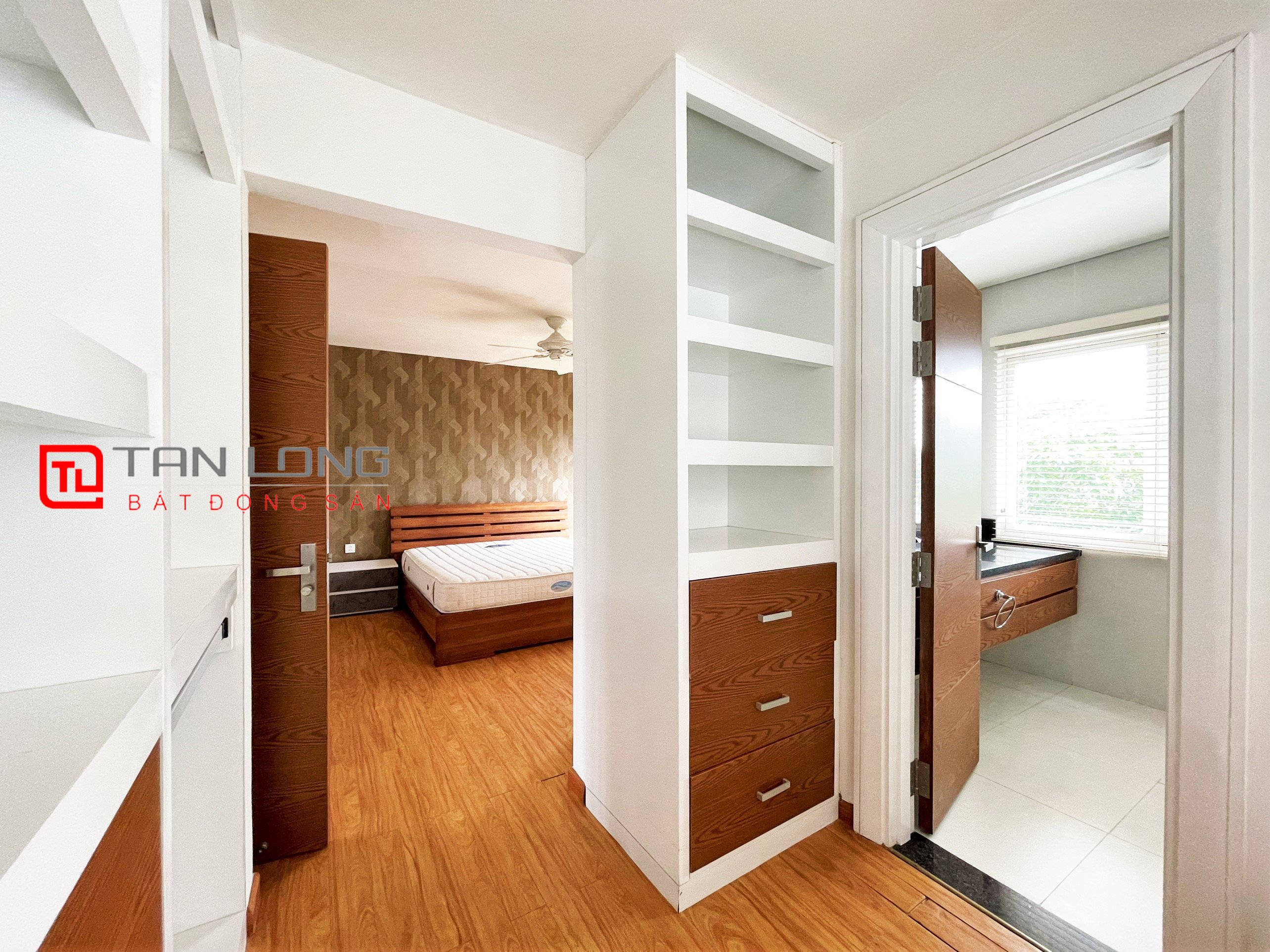 Duplex Villa for rent 280m2 near Vincom Shopping Center at Vinhomes Riverside 23