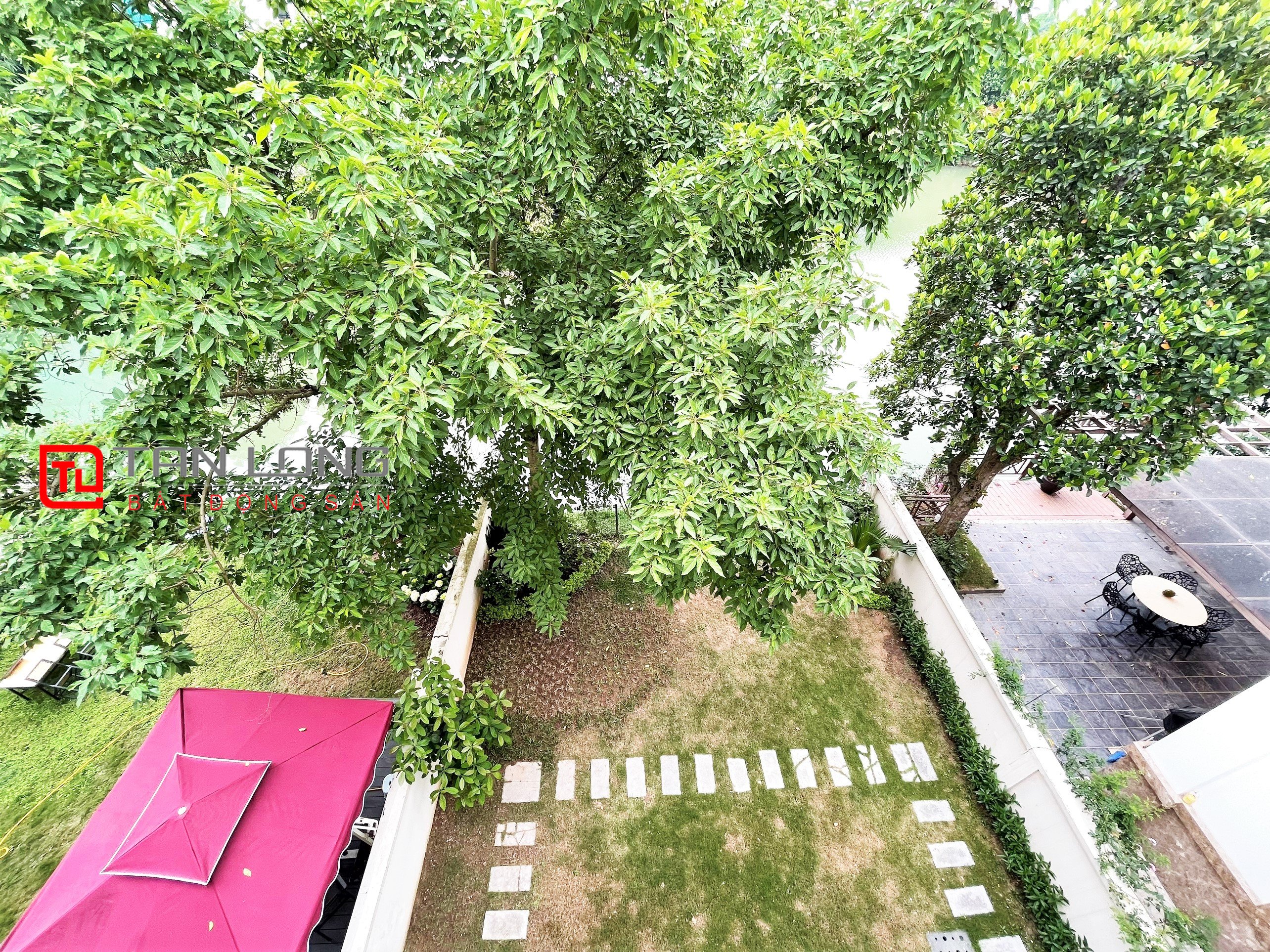 Duplex Villa for rent 280m2 near Vincom Shopping Center at Vinhomes Riverside 26