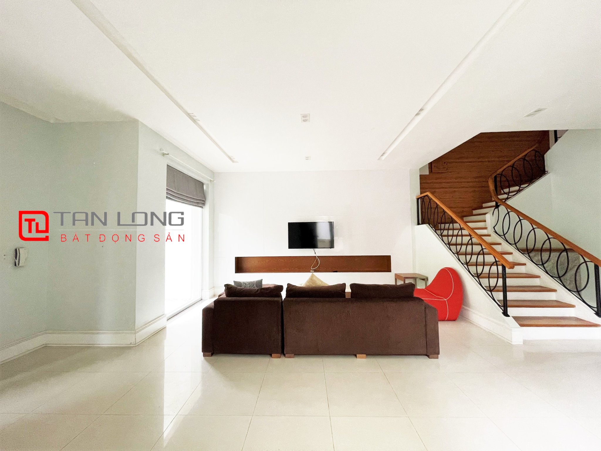 Duplex Villa for rent 280m2 near Vincom Shopping Center at Vinhomes Riverside 3