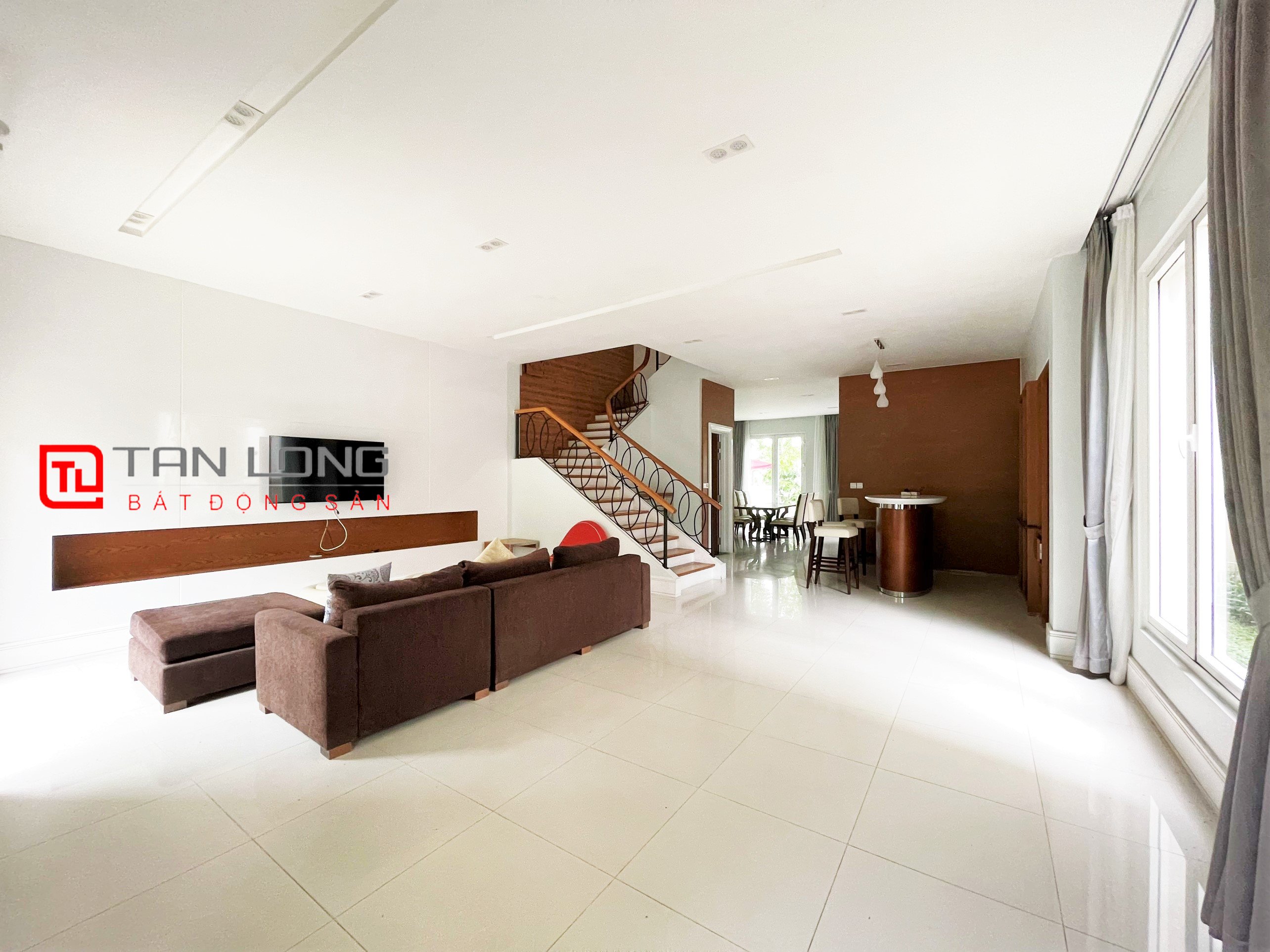 Duplex Villa for rent 280m2 near Vincom Shopping Center at Vinhomes Riverside 4