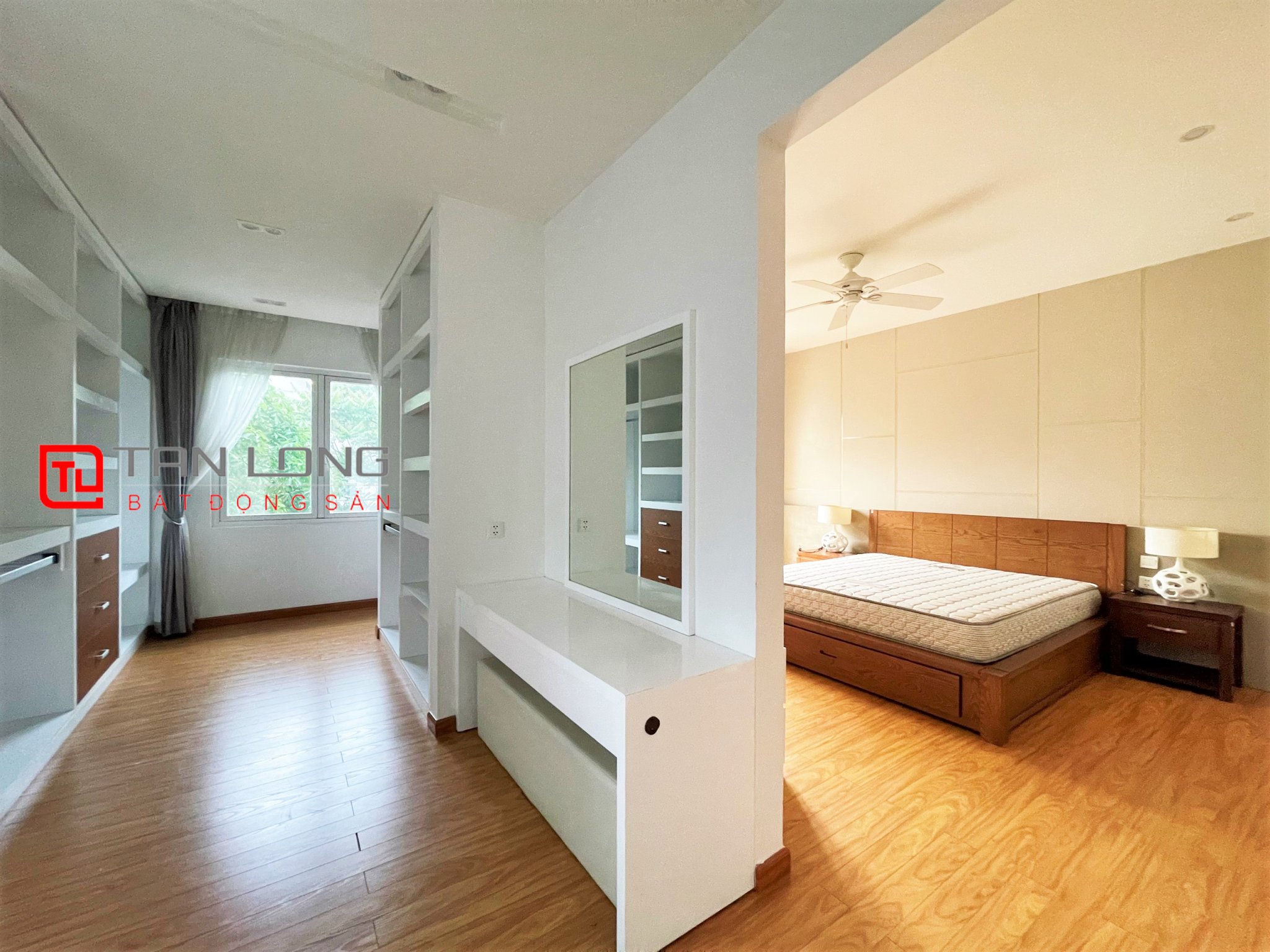 Duplex Villa for rent 280m2 near Vincom Shopping Center at Vinhomes Riverside 9