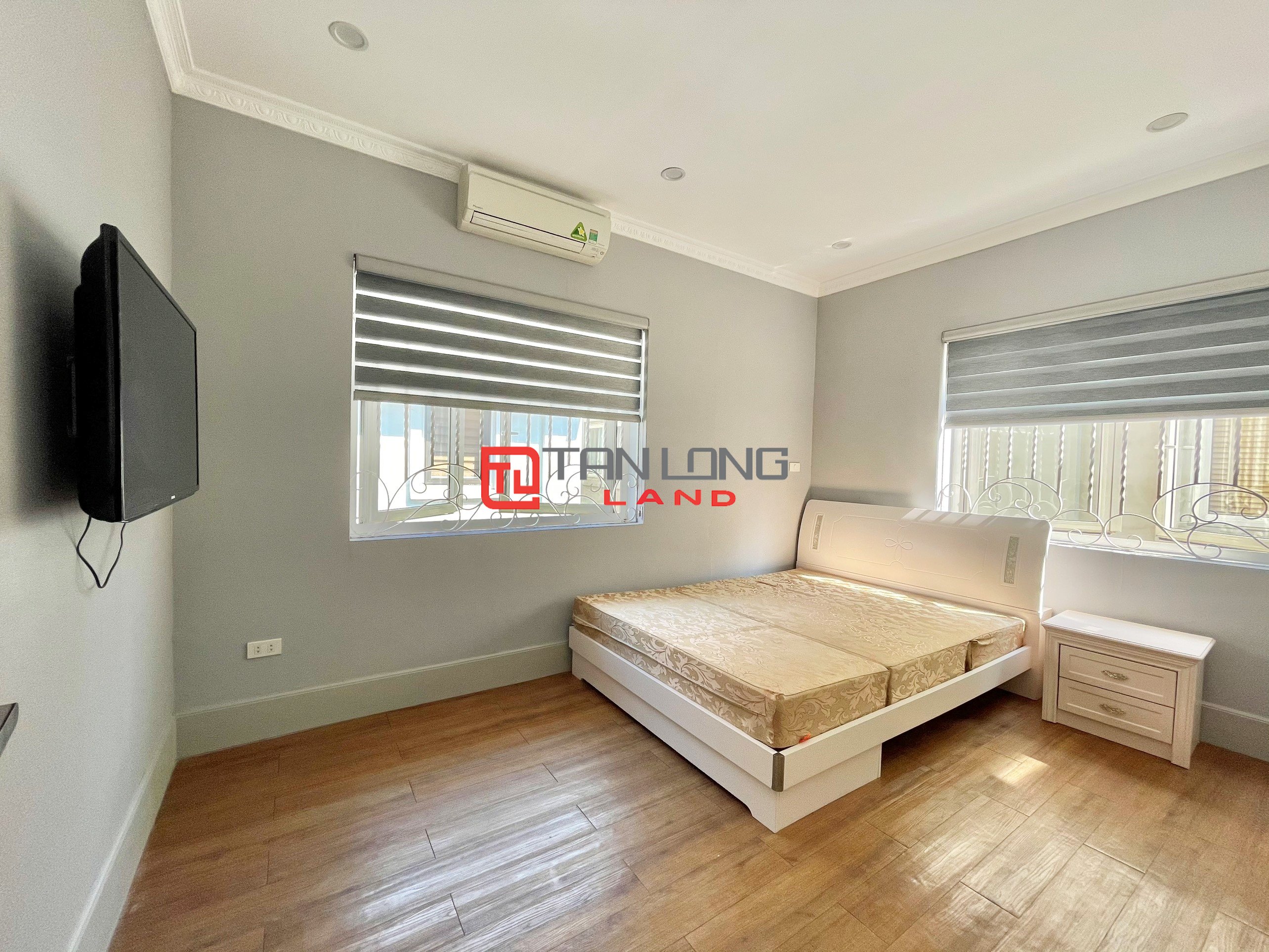Duplex Villa for rent in Anh Dao Sub-area near Vincom Shopping Center at Vinhomes Riverside Long Bien 11