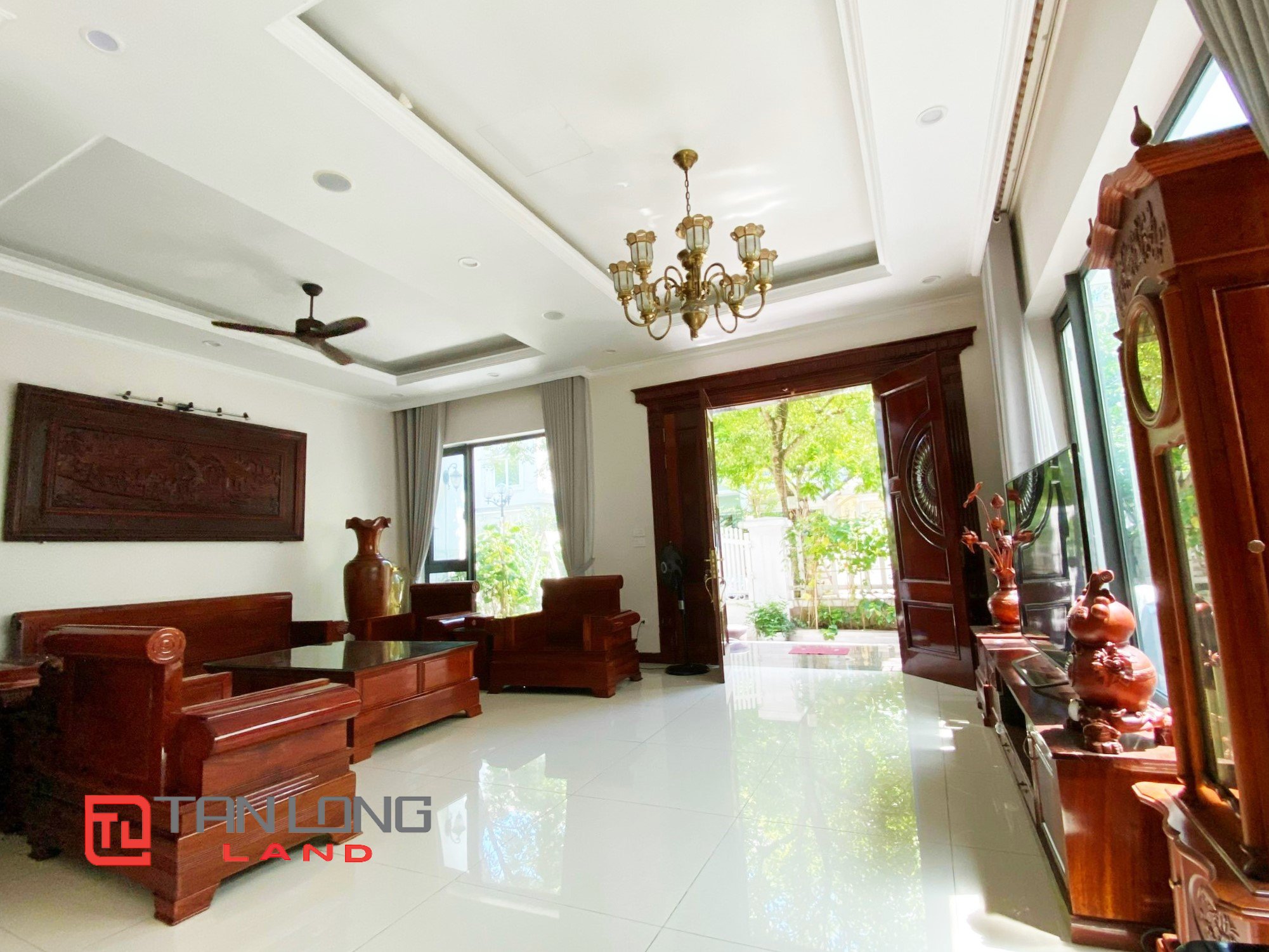 Duplex Villa for rent with 3 Bedrooms near Vincom Shopping Center at Vinhomes Riverside 2