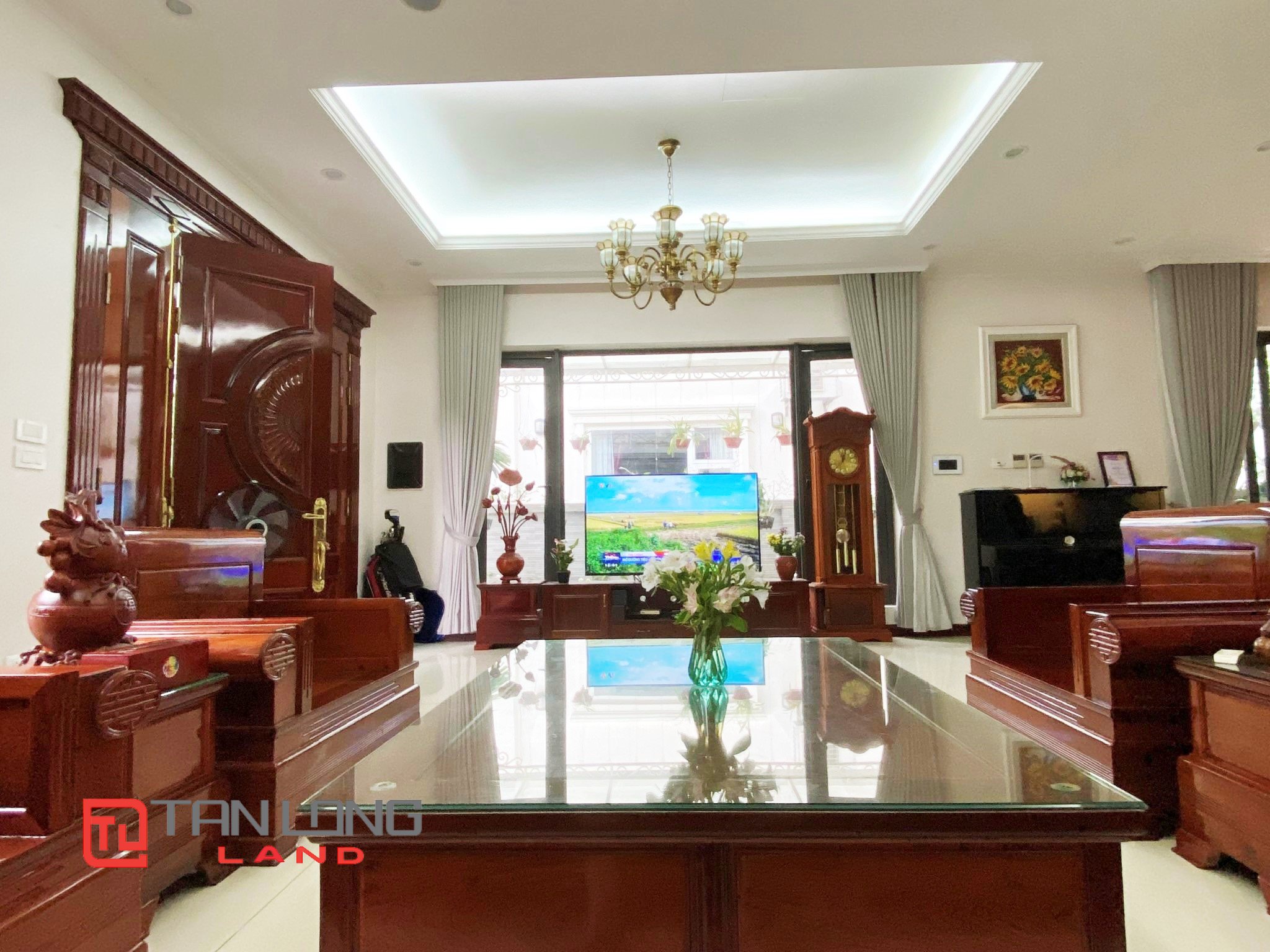 Duplex Villa for rent with 3 Bedrooms near Vincom Shopping Center at Vinhomes Riverside 3