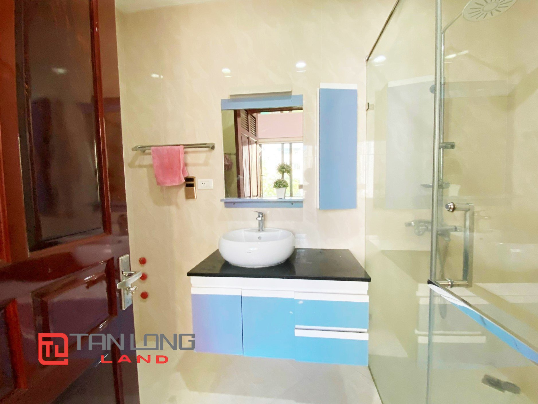 Duplex Villa for rent with 3 Bedrooms near Vincom Shopping Center at Vinhomes Riverside 6