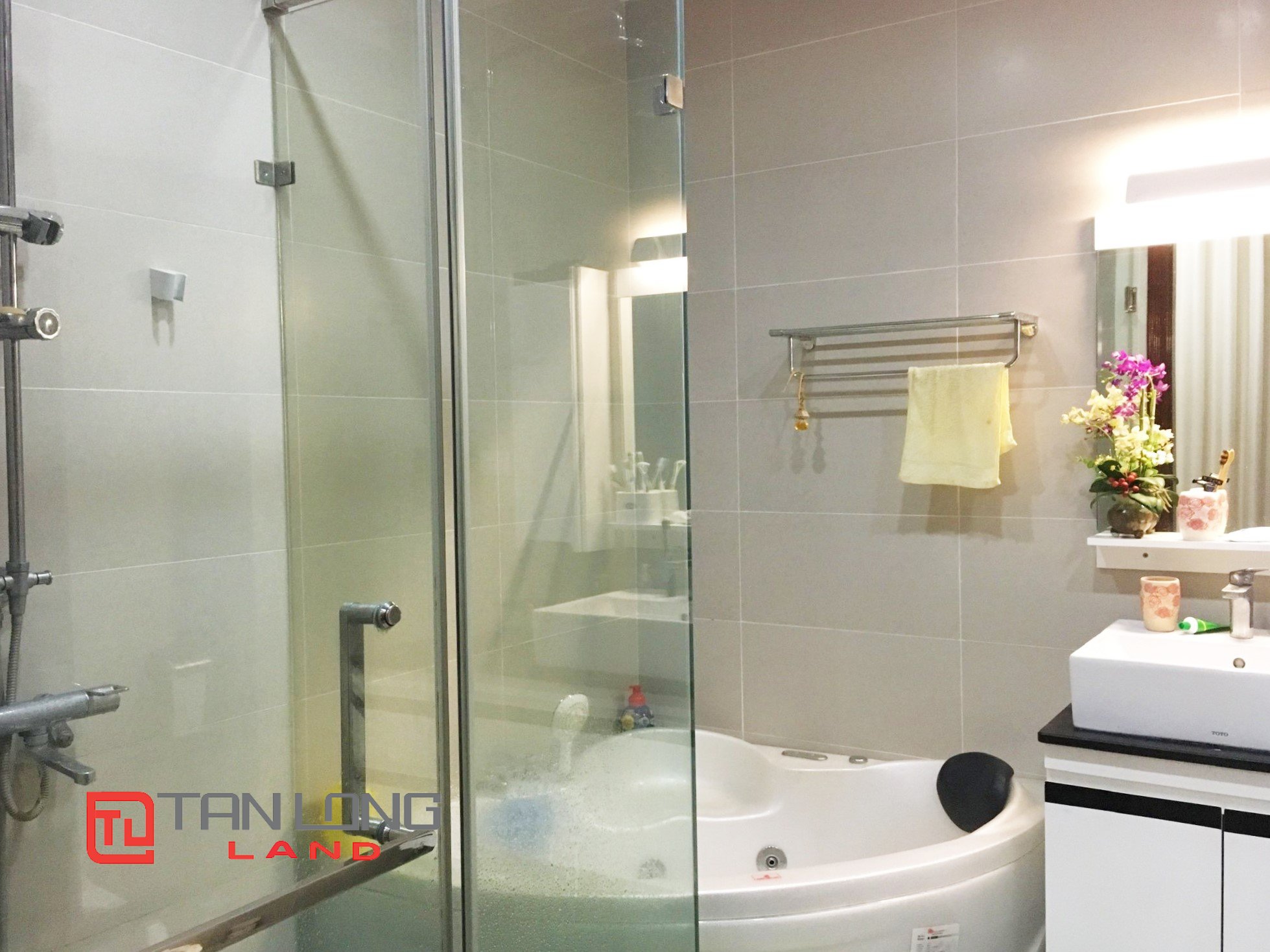 Duplex Villa for rent with 3 Bedrooms near Vincom Shopping Center at Vinhomes Riverside 8