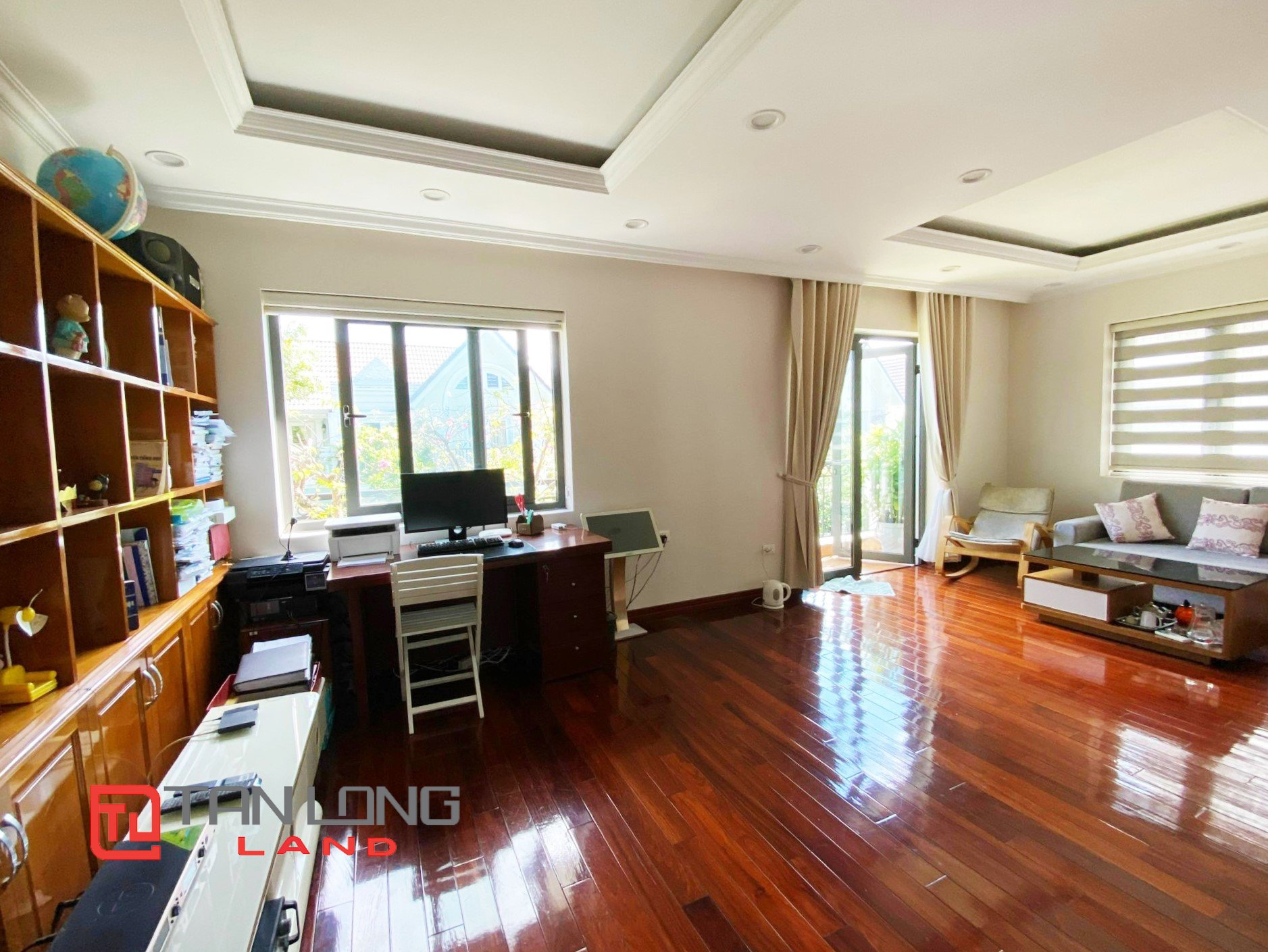 Duplex Villa for rent with 3 Bedrooms near Vincom Shopping Center at Vinhomes Riverside 9