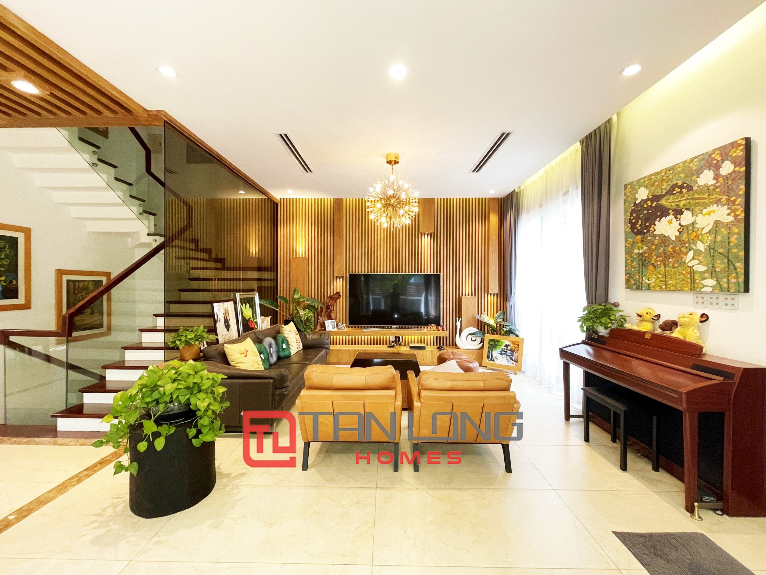 Duplex Villa for rent with 5 Bedrooms, River view in Vinhomes Riverside 1