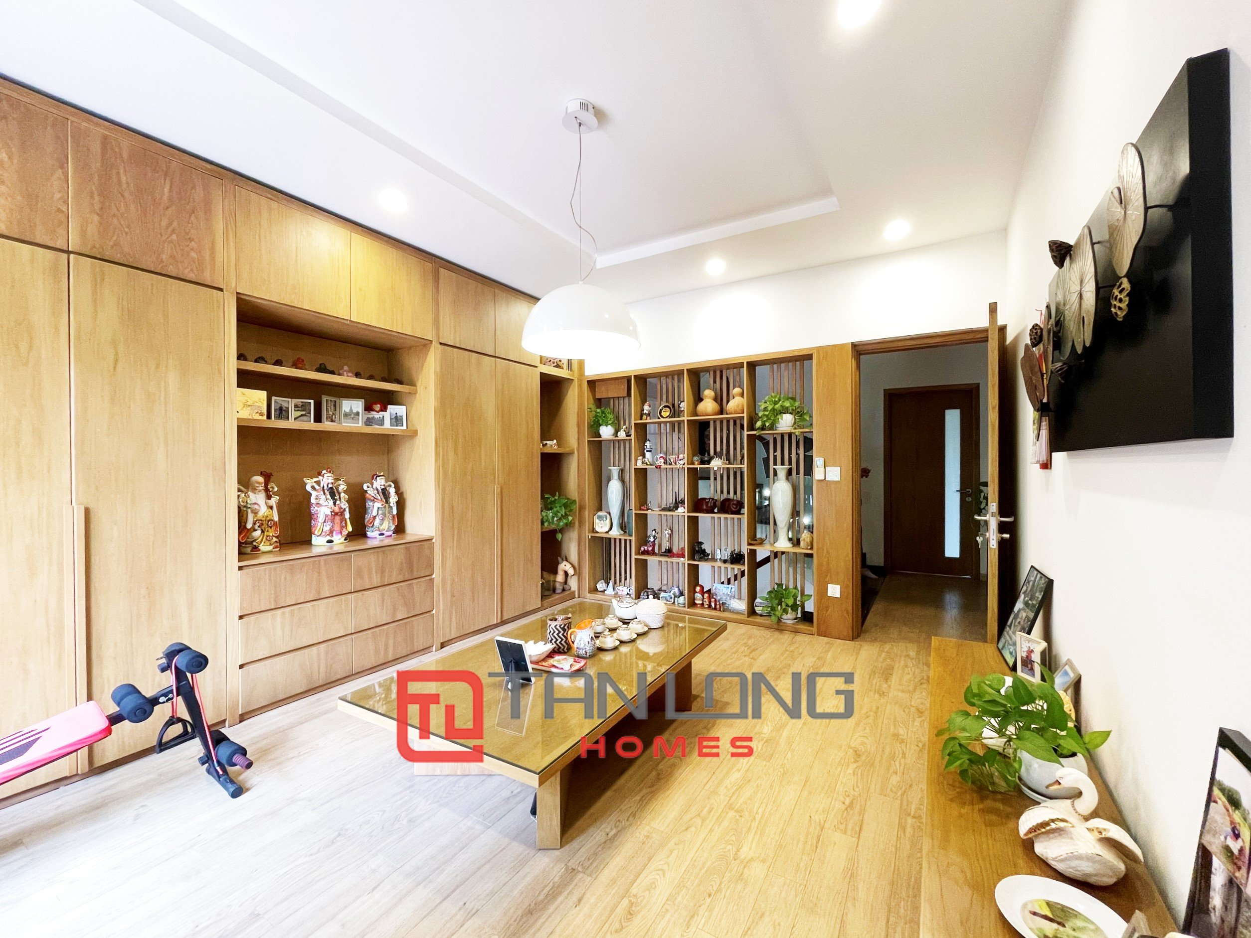 Duplex Villa for rent with 5 Bedrooms, River view in Vinhomes Riverside 13