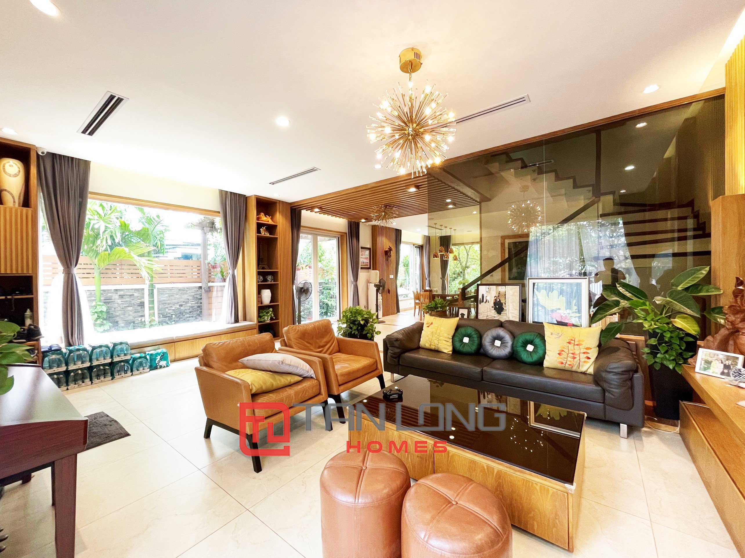 Duplex Villa for rent with 5 Bedrooms, River view in Vinhomes Riverside 2