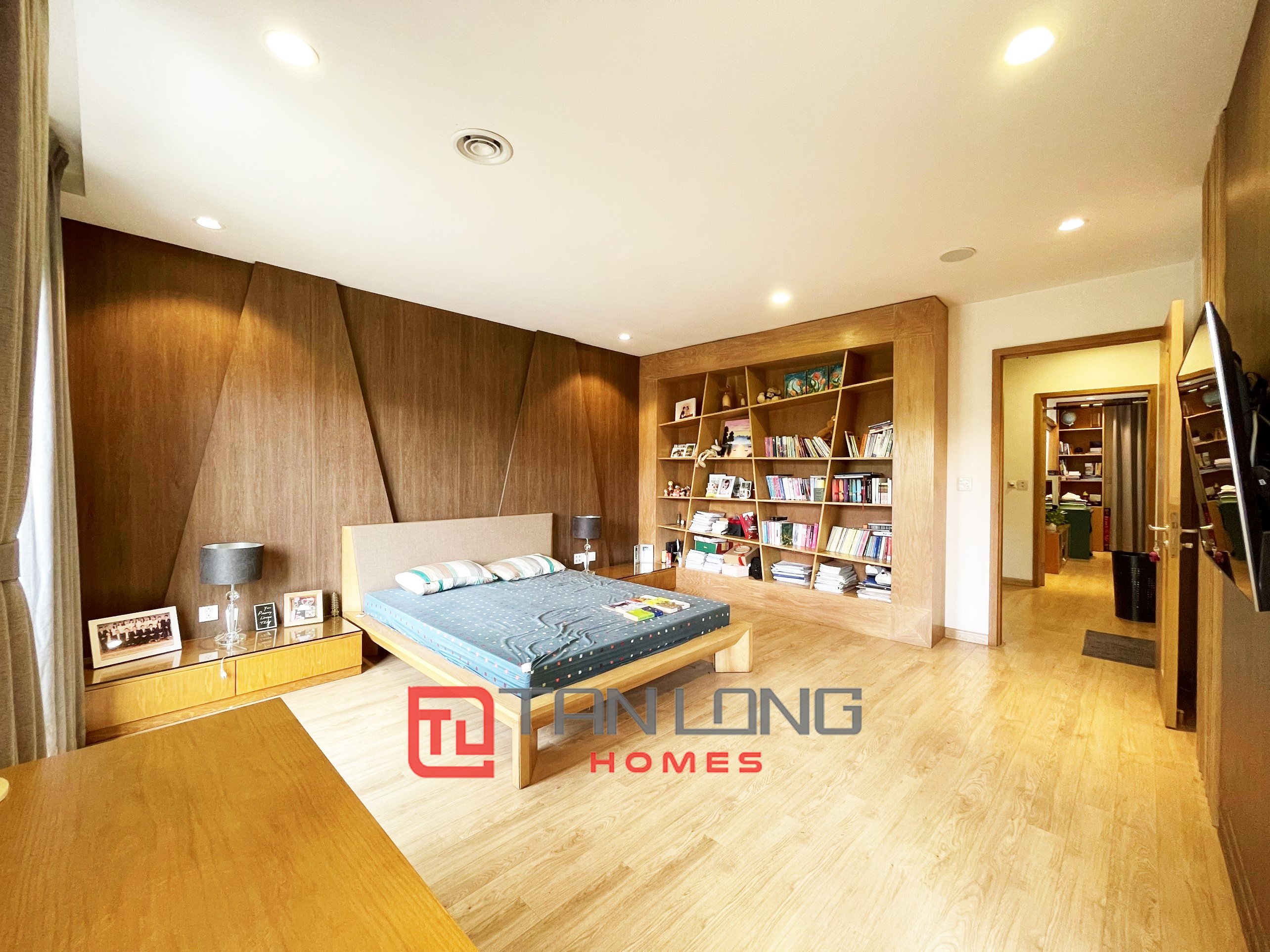 Duplex Villa for rent with 5 Bedrooms, River view in Vinhomes Riverside 20