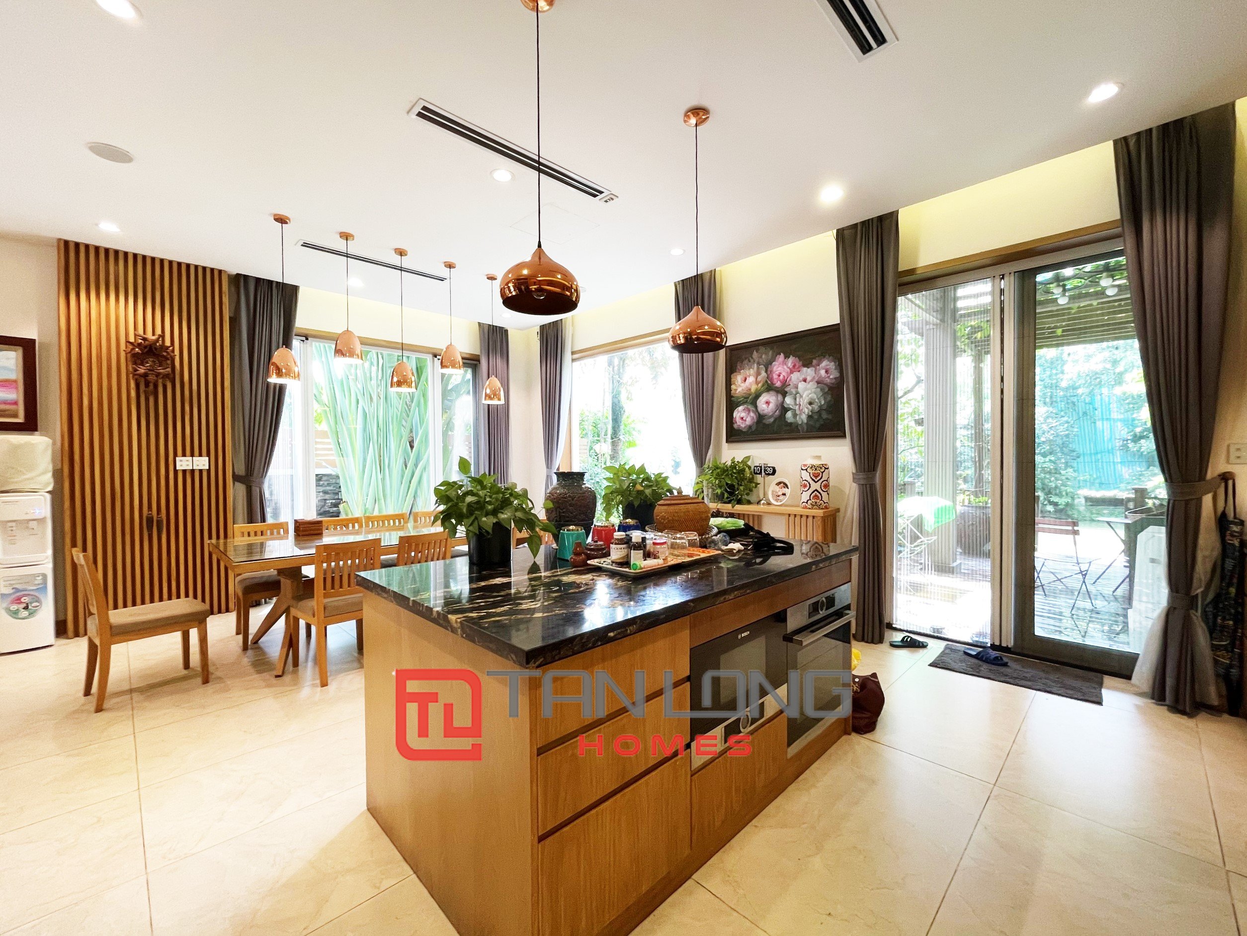 Duplex Villa for rent with 5 Bedrooms, River view in Vinhomes Riverside 4
