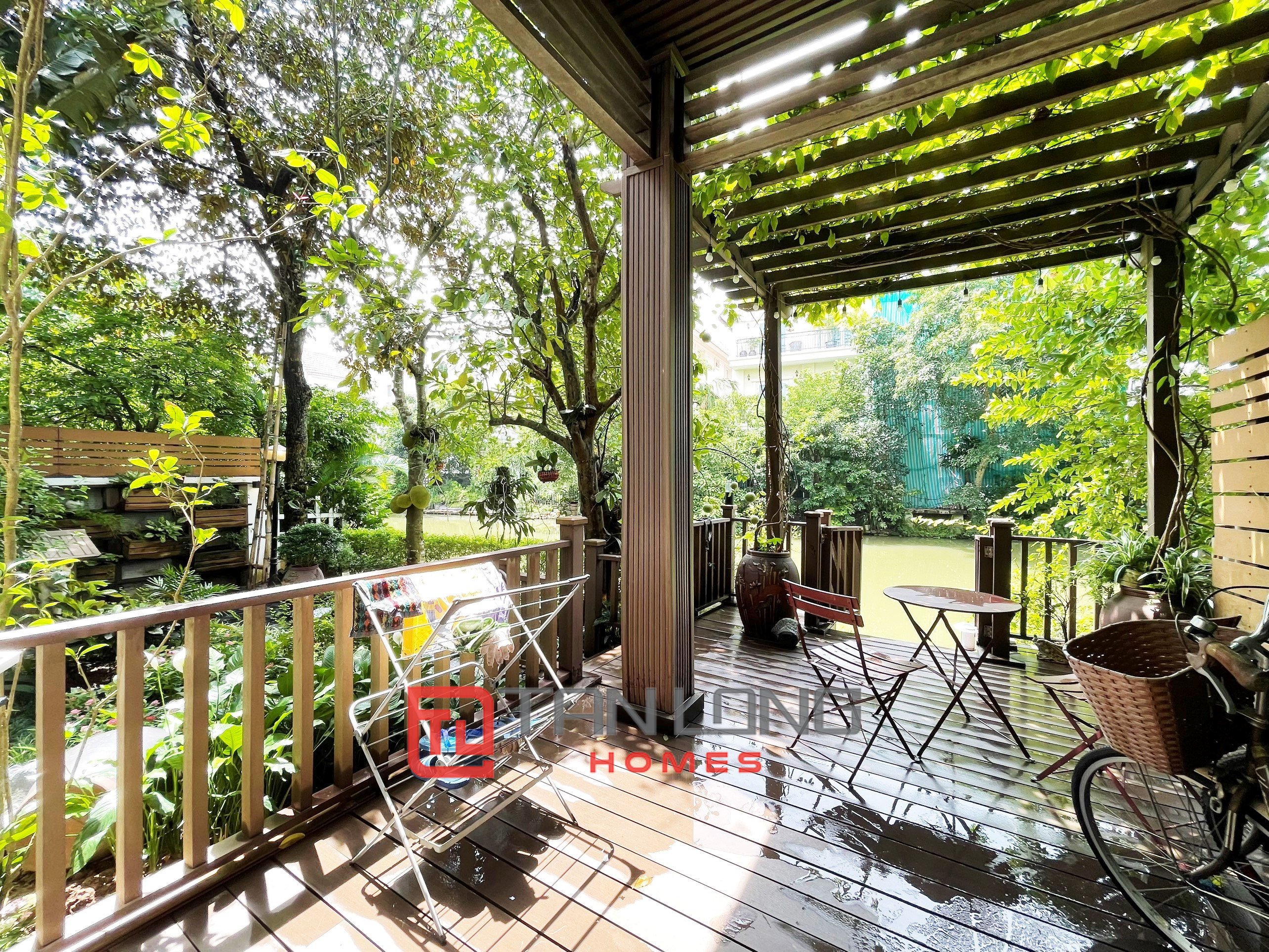 Duplex Villa for rent with 5 Bedrooms, River view in Vinhomes Riverside 6