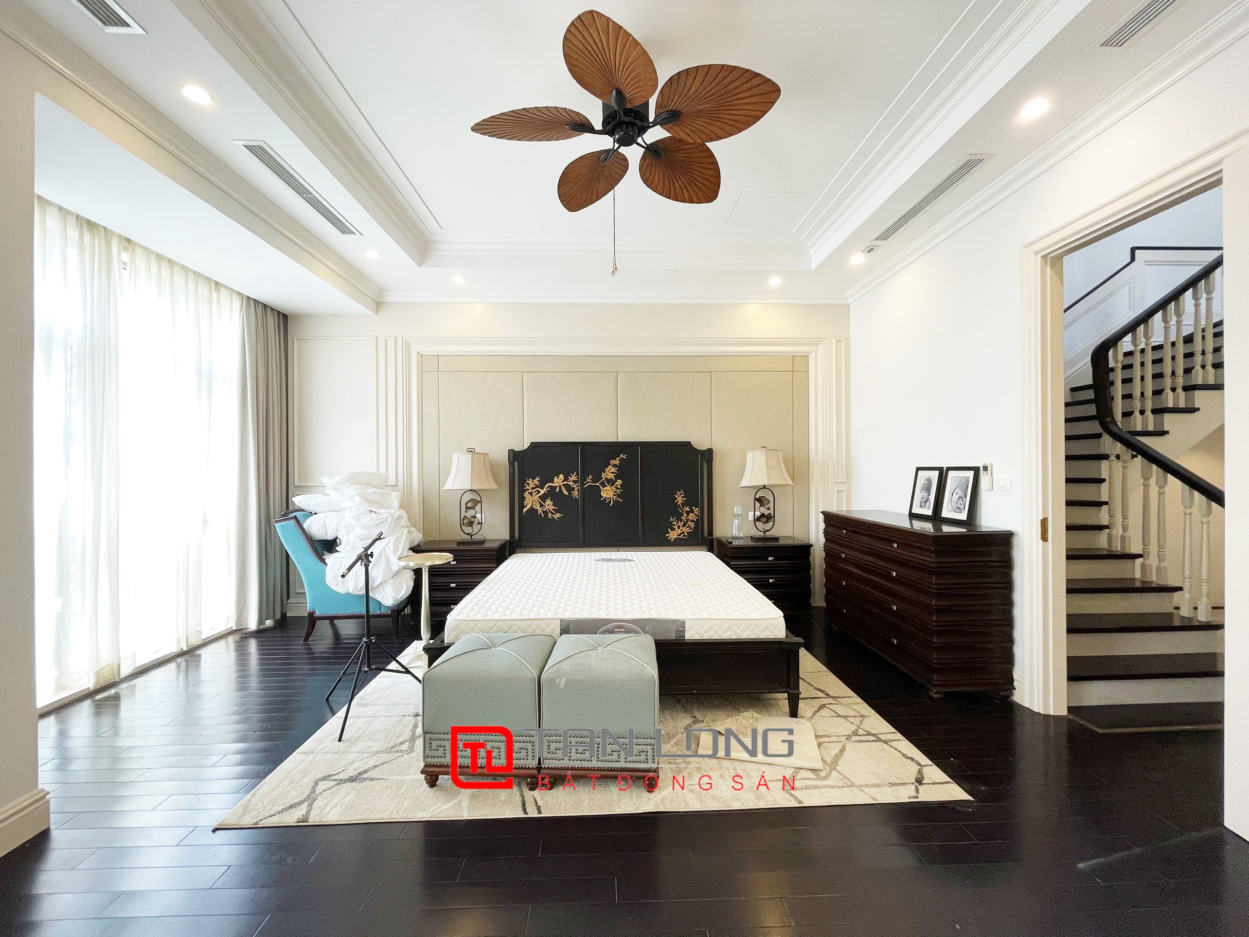 Duplex Villa for rent with a Direct View of the Lake at Vinhomes The Harmony 12