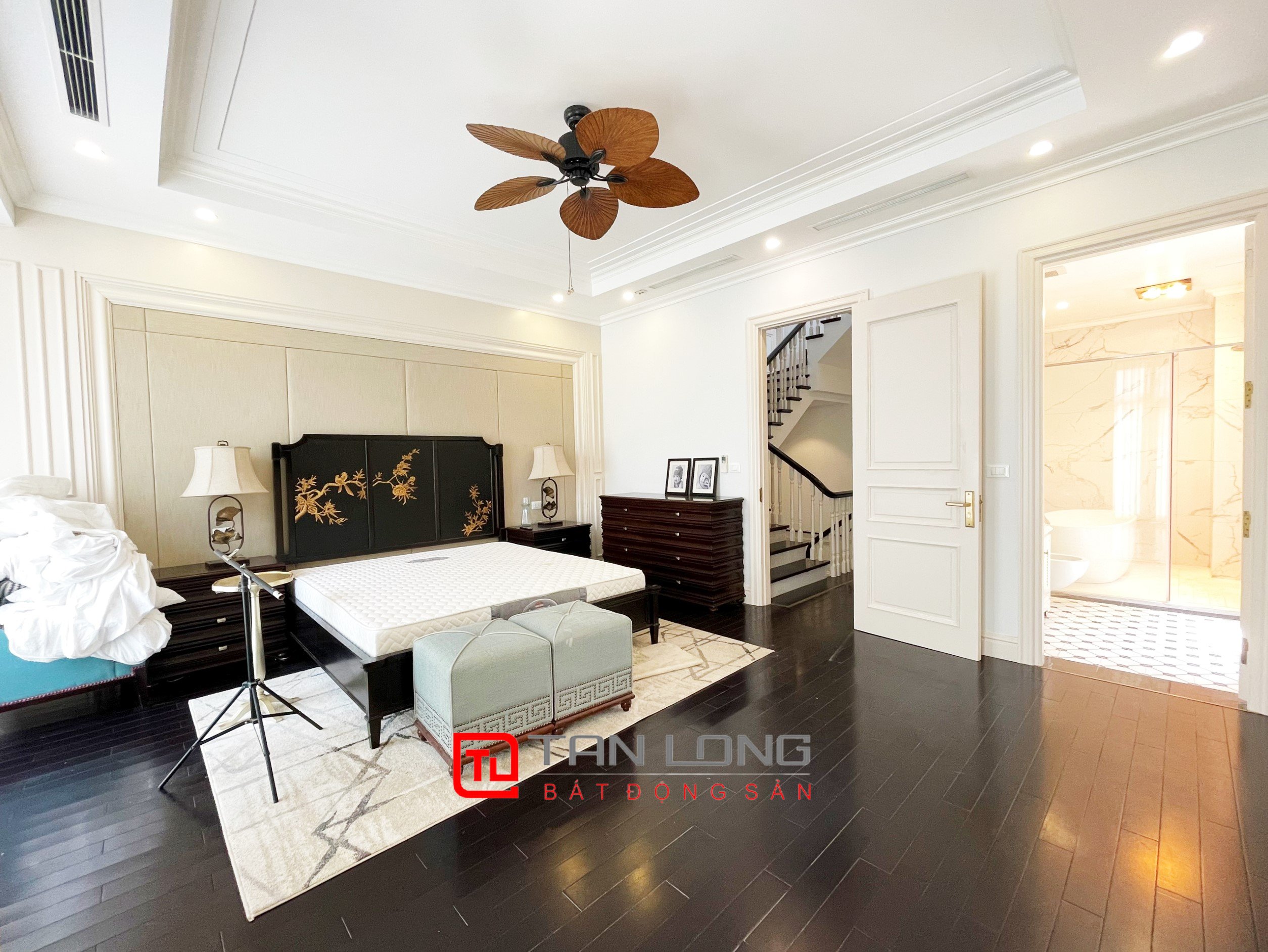 Duplex Villa for rent with a Direct View of the Lake at Vinhomes The Harmony 14