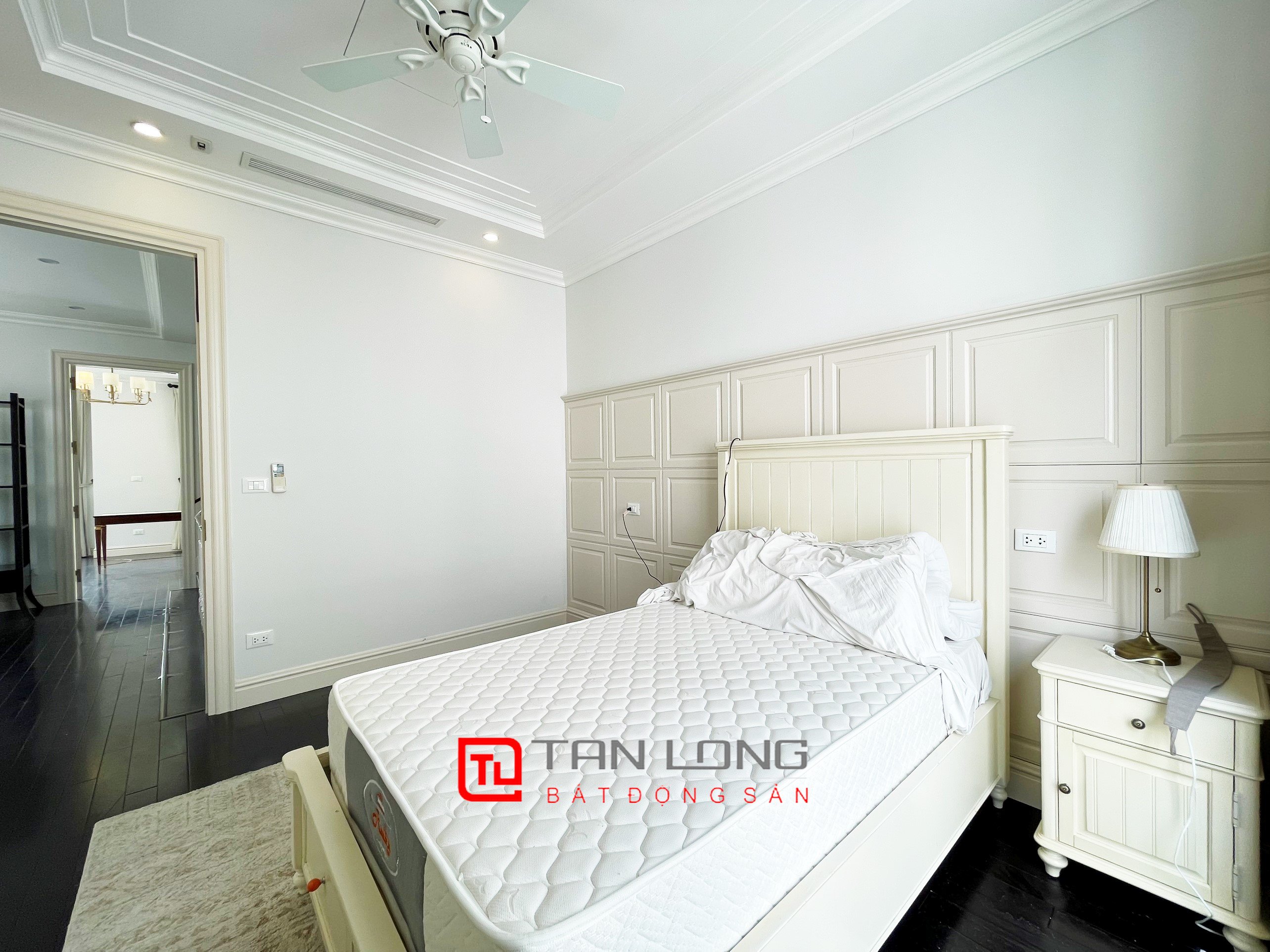 Duplex Villa for rent with a Direct View of the Lake at Vinhomes The Harmony 18