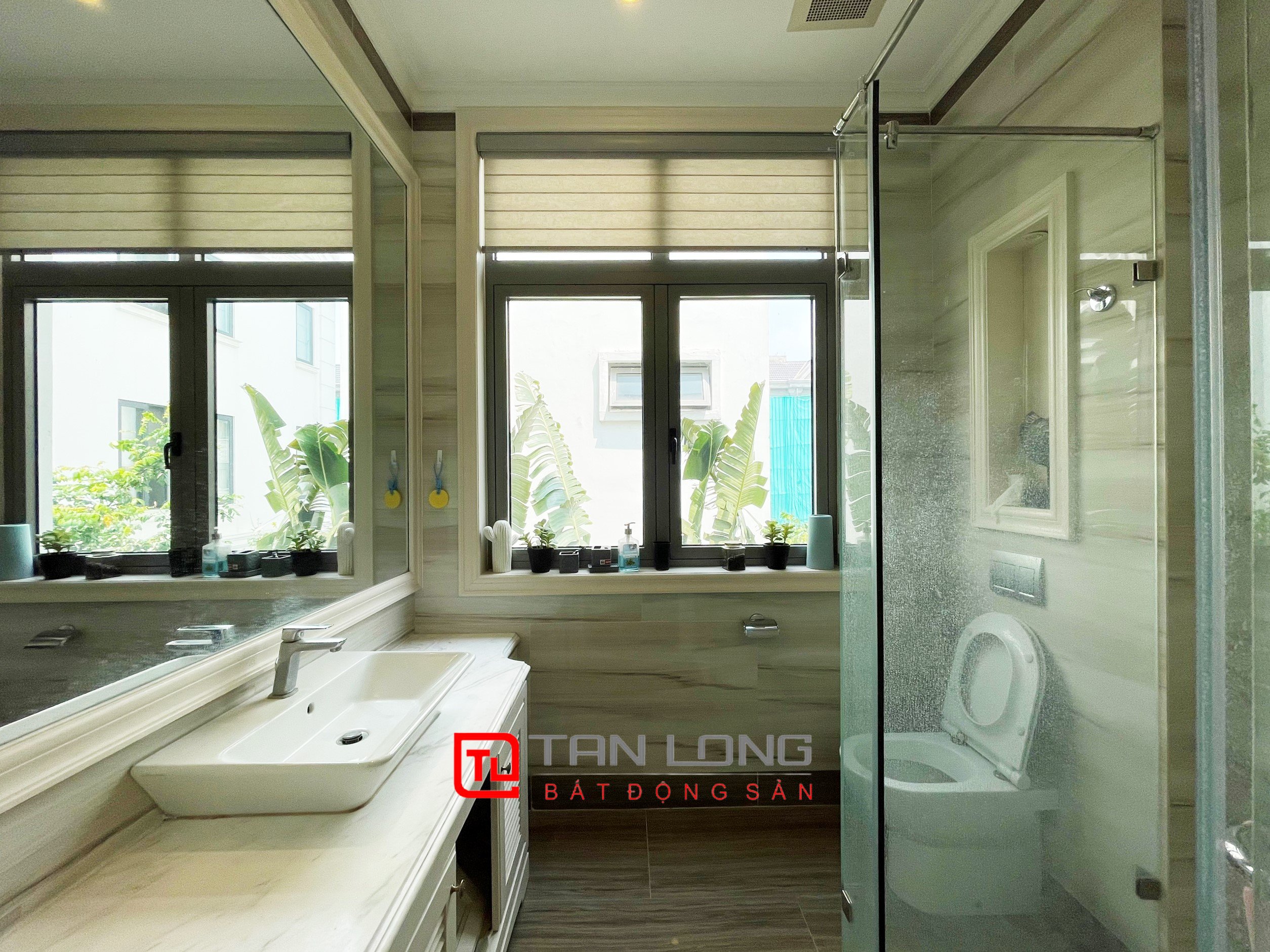 Duplex Villa for rent with a Direct View of the Lake at Vinhomes The Harmony 19