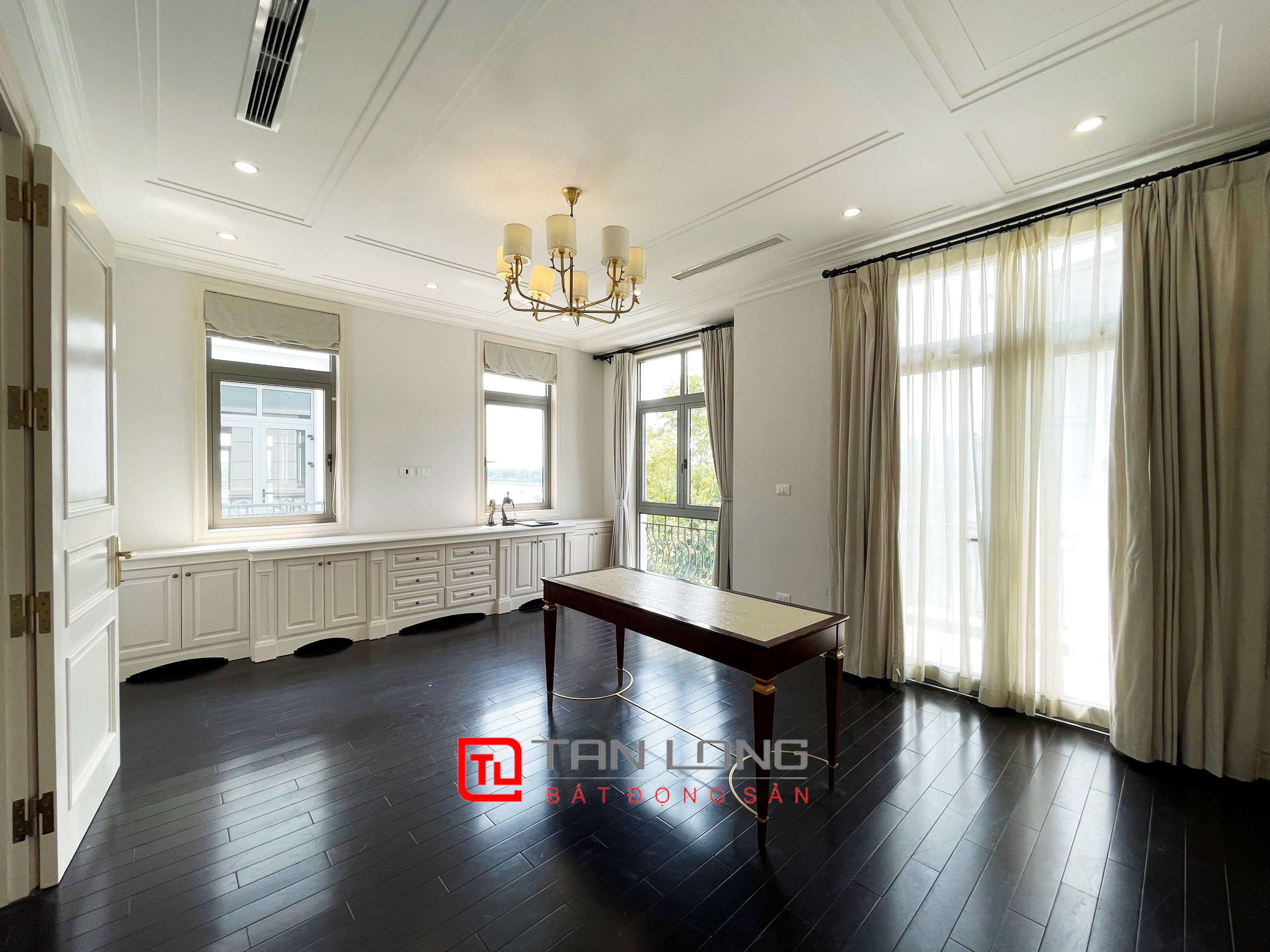 Duplex Villa for rent with a Direct View of the Lake at Vinhomes The Harmony 21