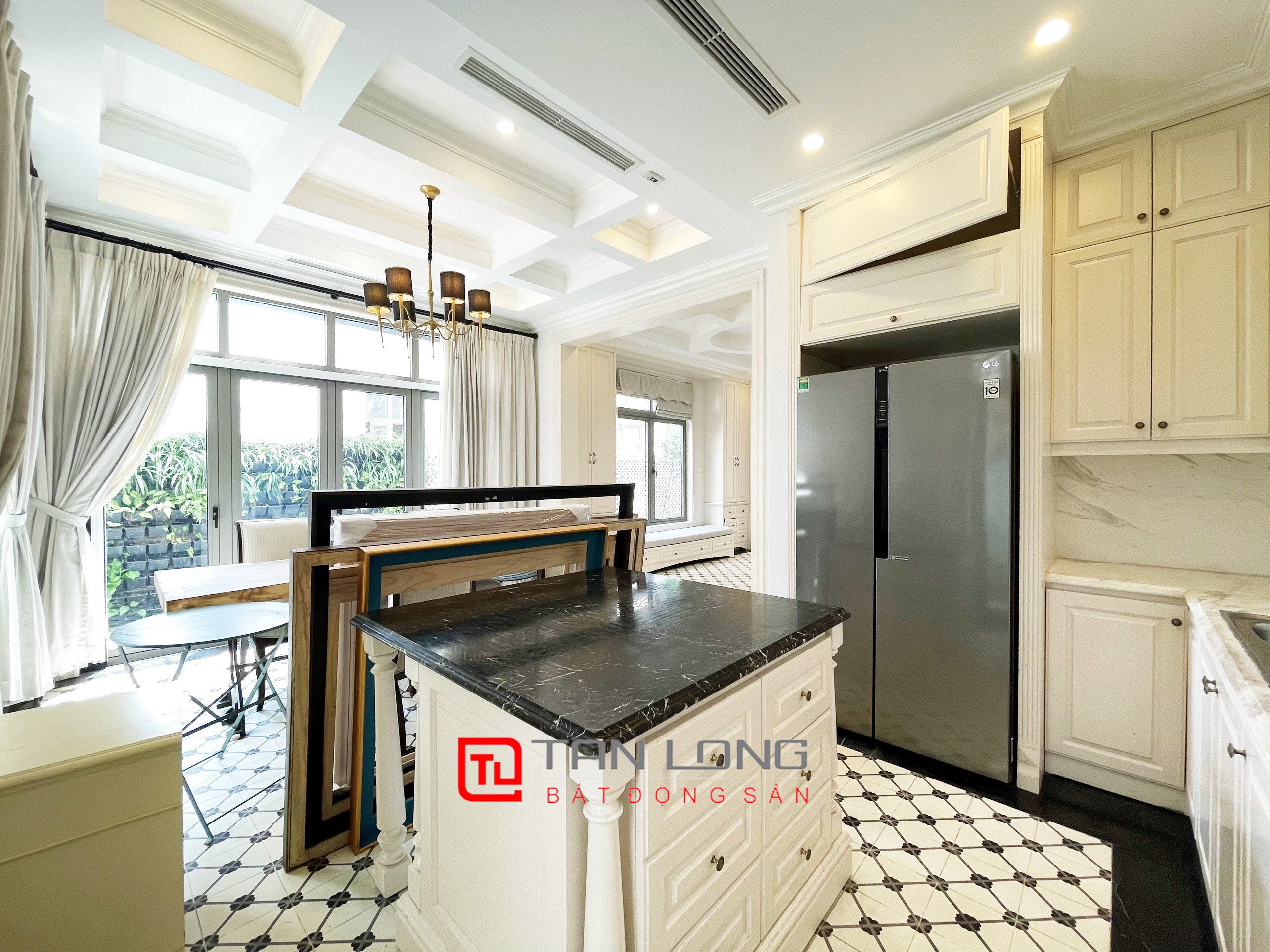 Duplex Villa for rent with a Direct View of the Lake at Vinhomes The Harmony 5