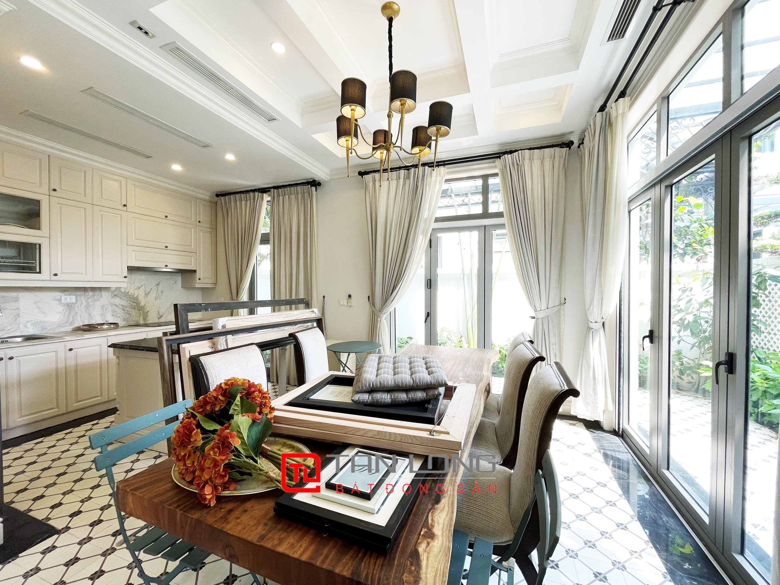 Duplex Villa for rent with a Direct View of the Lake at Vinhomes The Harmony 7