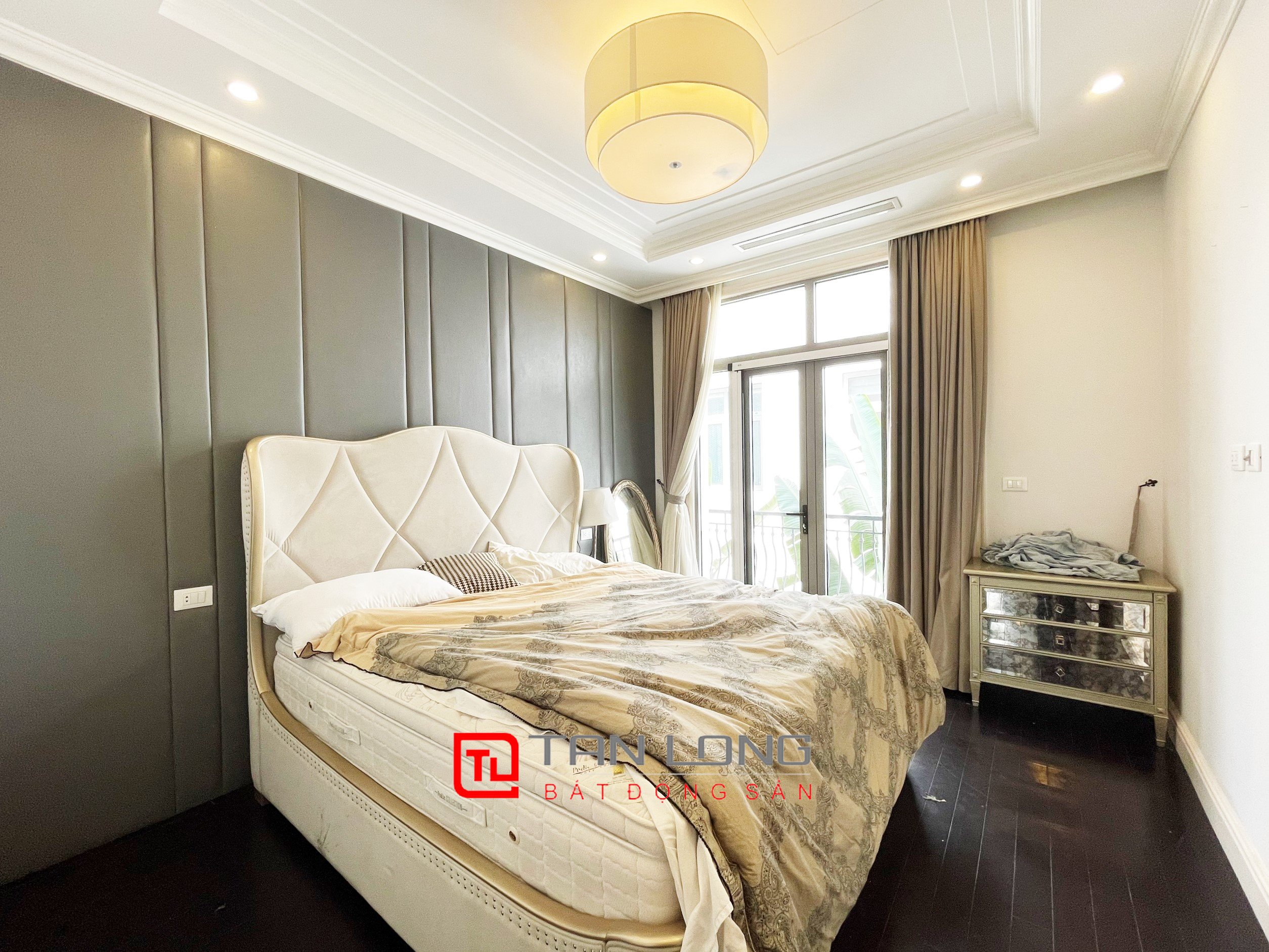 Duplex Villa for rent with a Direct View of the Lake at Vinhomes The Harmony 8